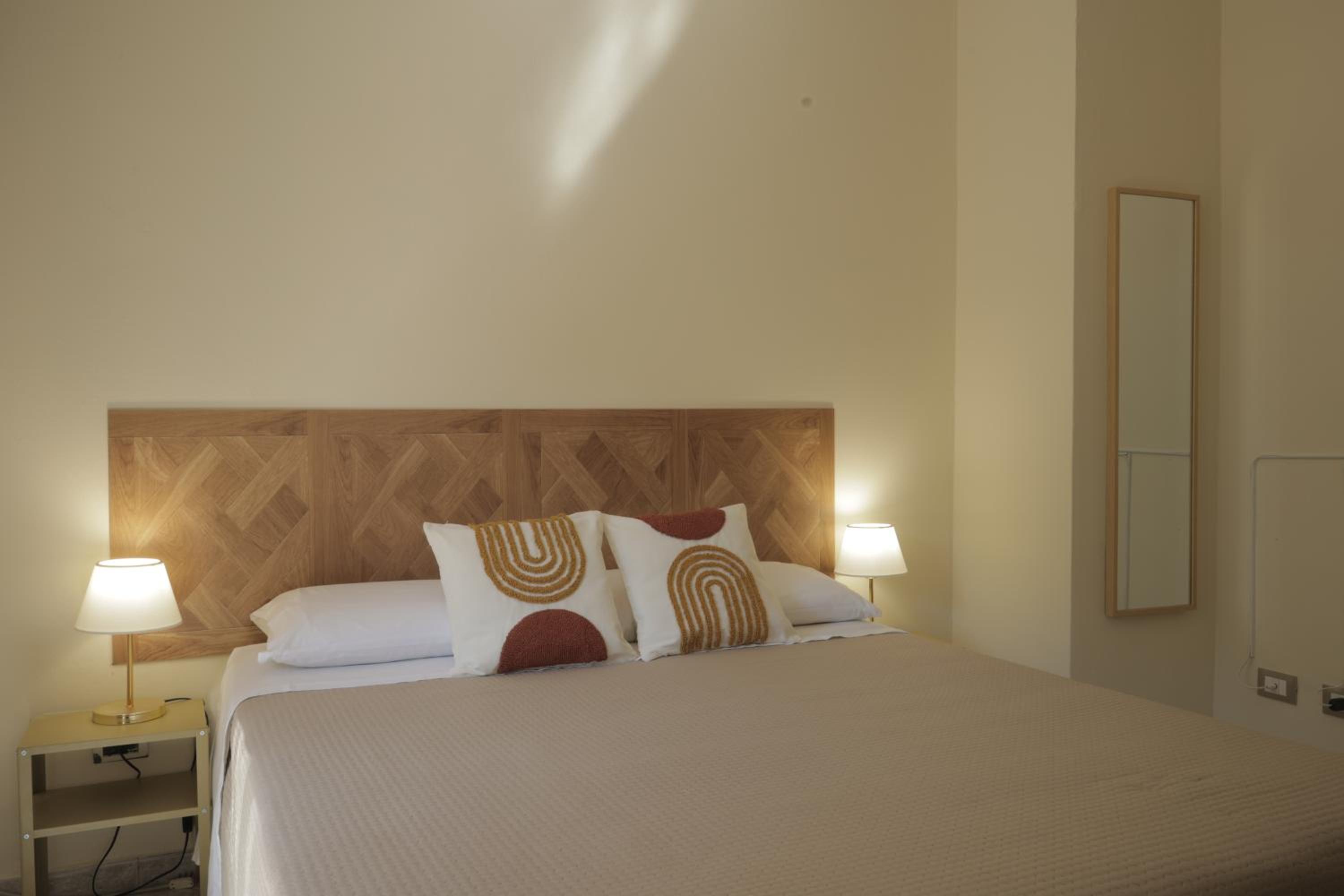 Deluxe Single Room with Balcony photo 1