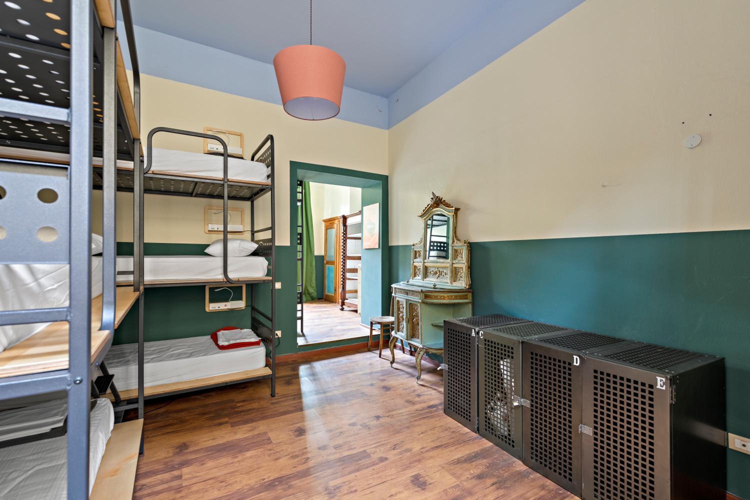 Mixed Dormitory Room photo 3