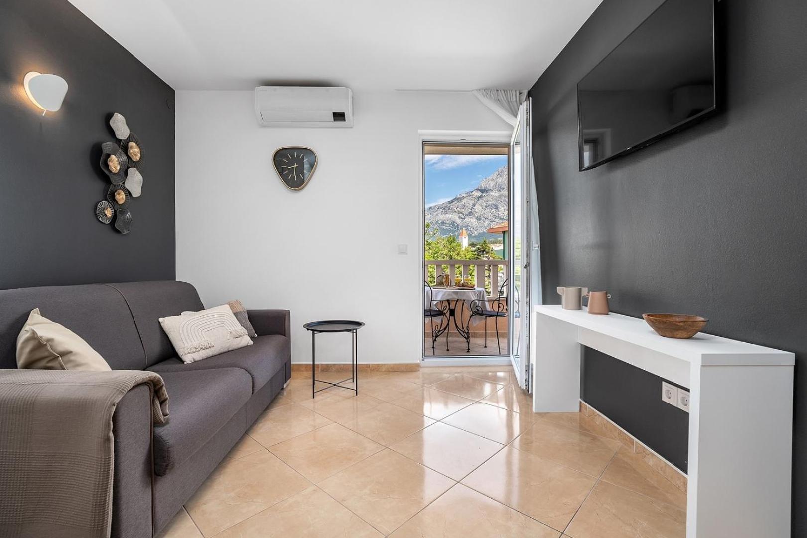 Apartment with Balcony photo 1