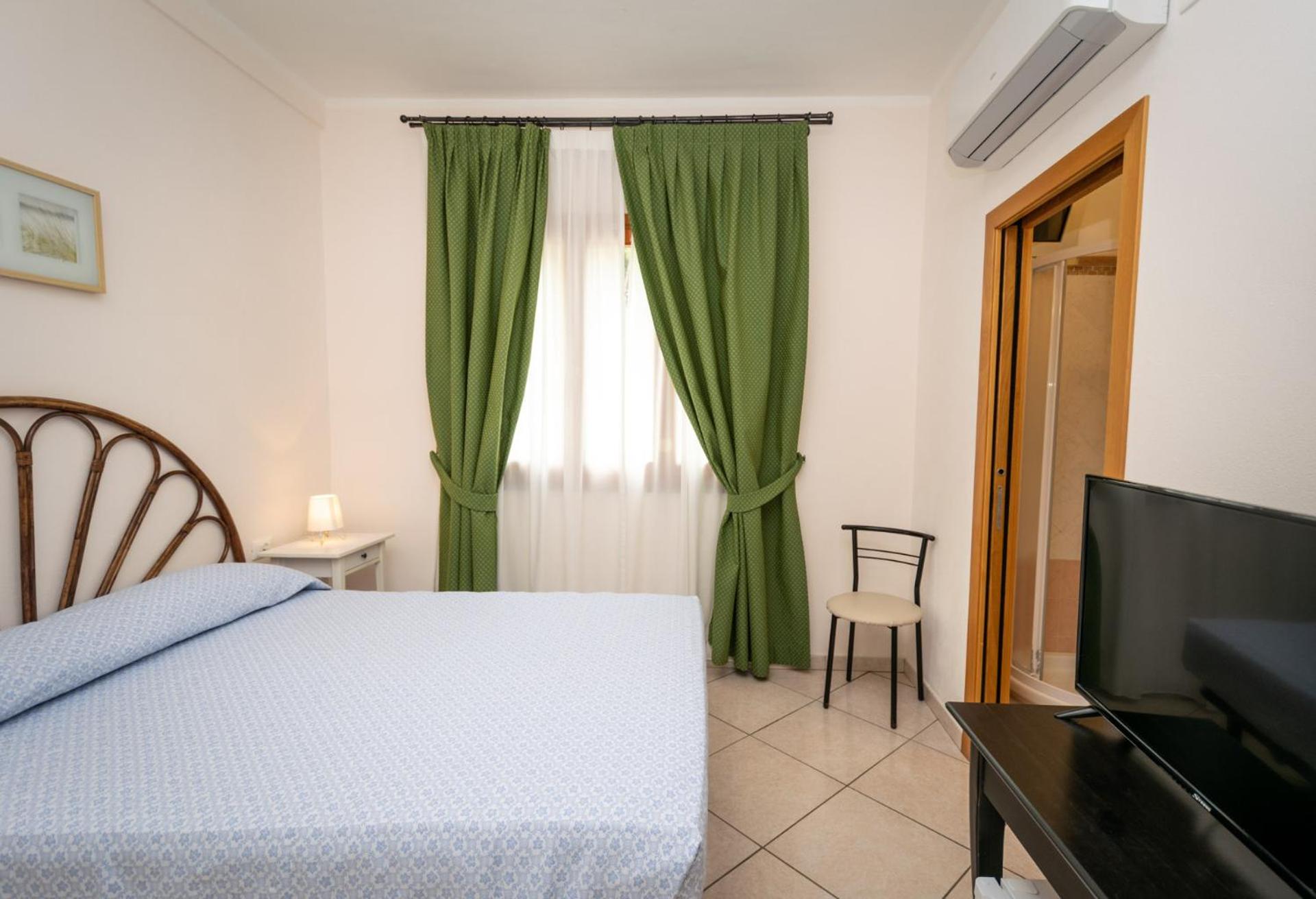 Basic Double Room - No Balcony photo 1