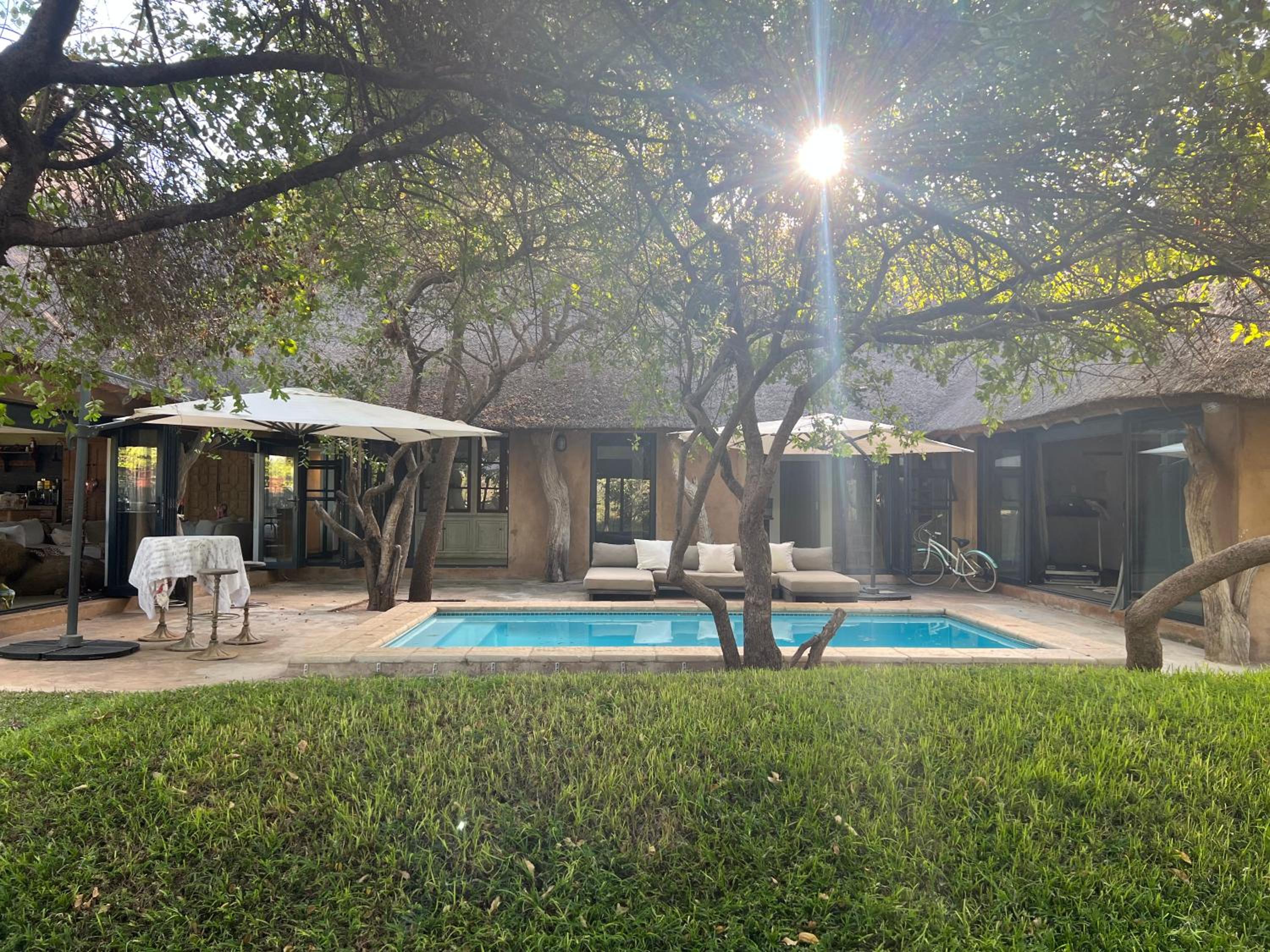 Deluxe Double or Twin Room with Pool Access - Photo 3