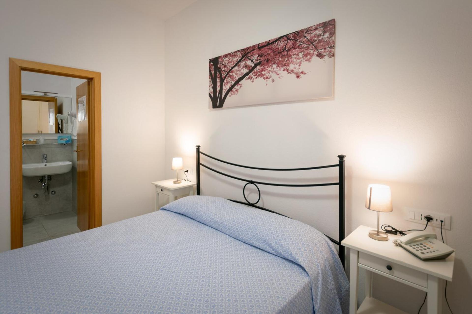 Standard Double Room - Photo 2