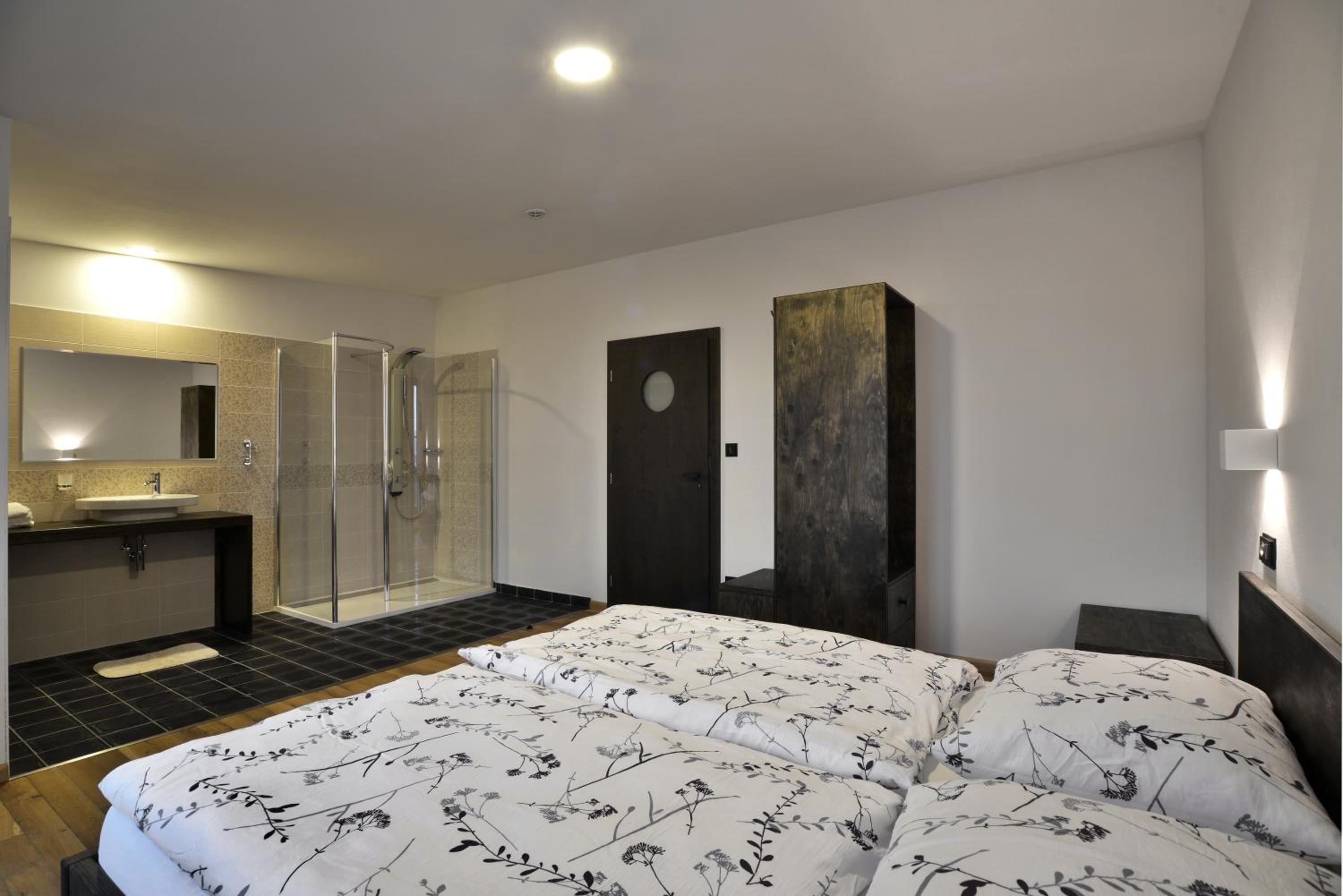 Queen Room photo 3