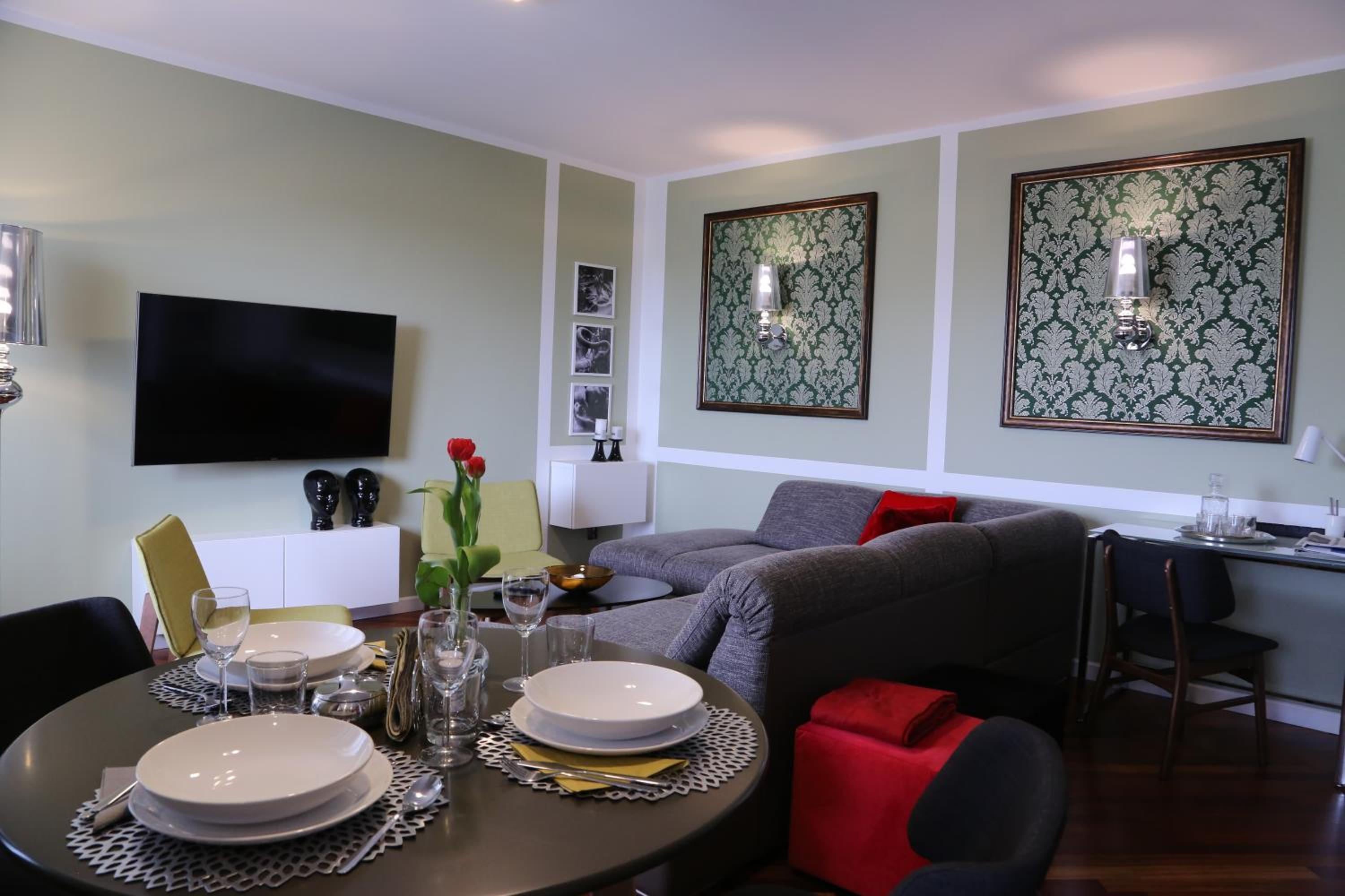Superior One-Bedroom Apartment