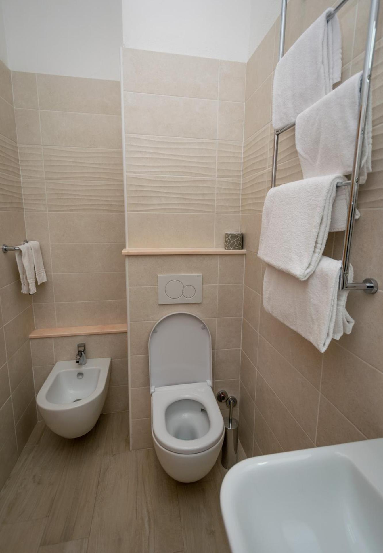 Economy Double Room - Photo 10