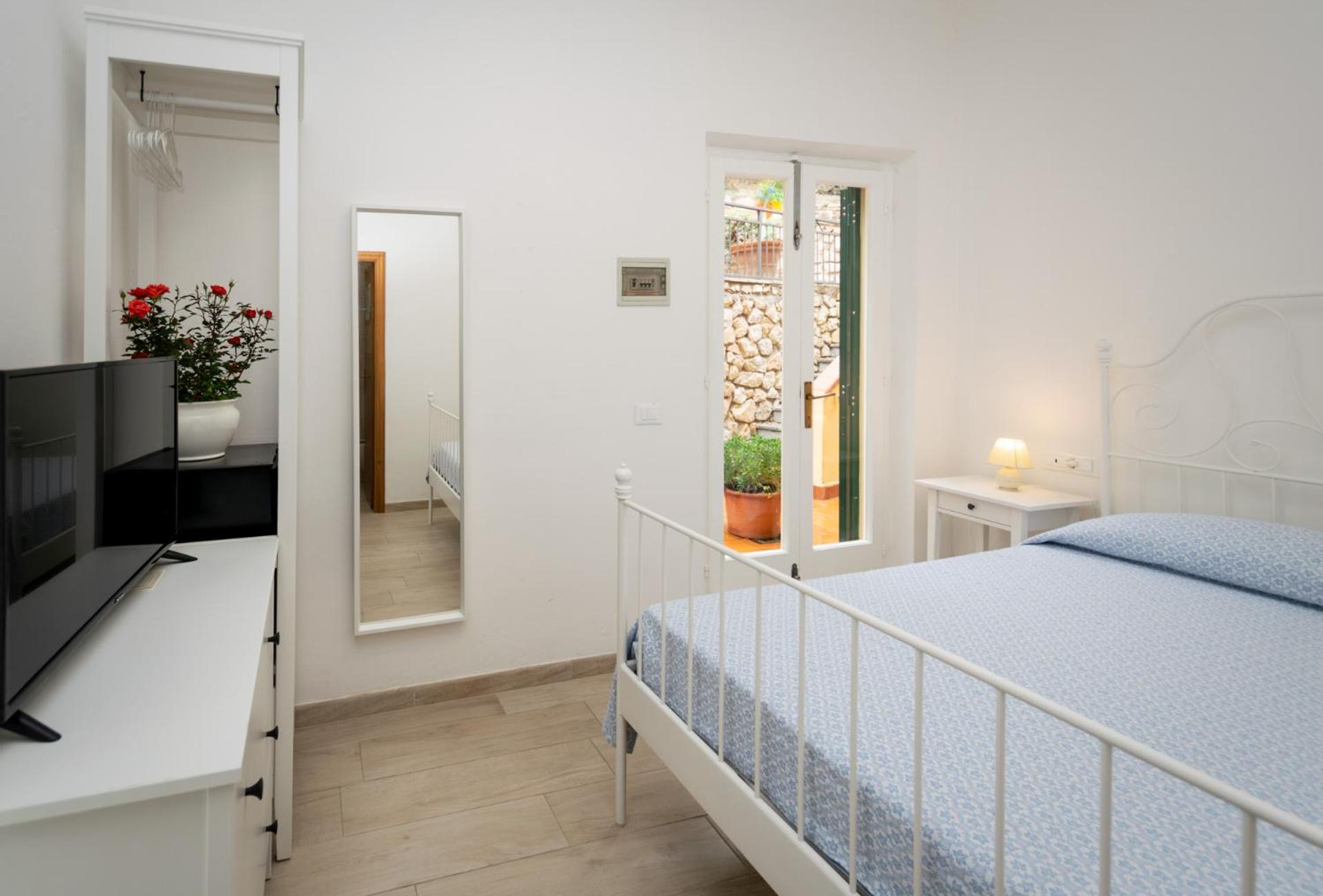 Economy Double Room - Photo 4