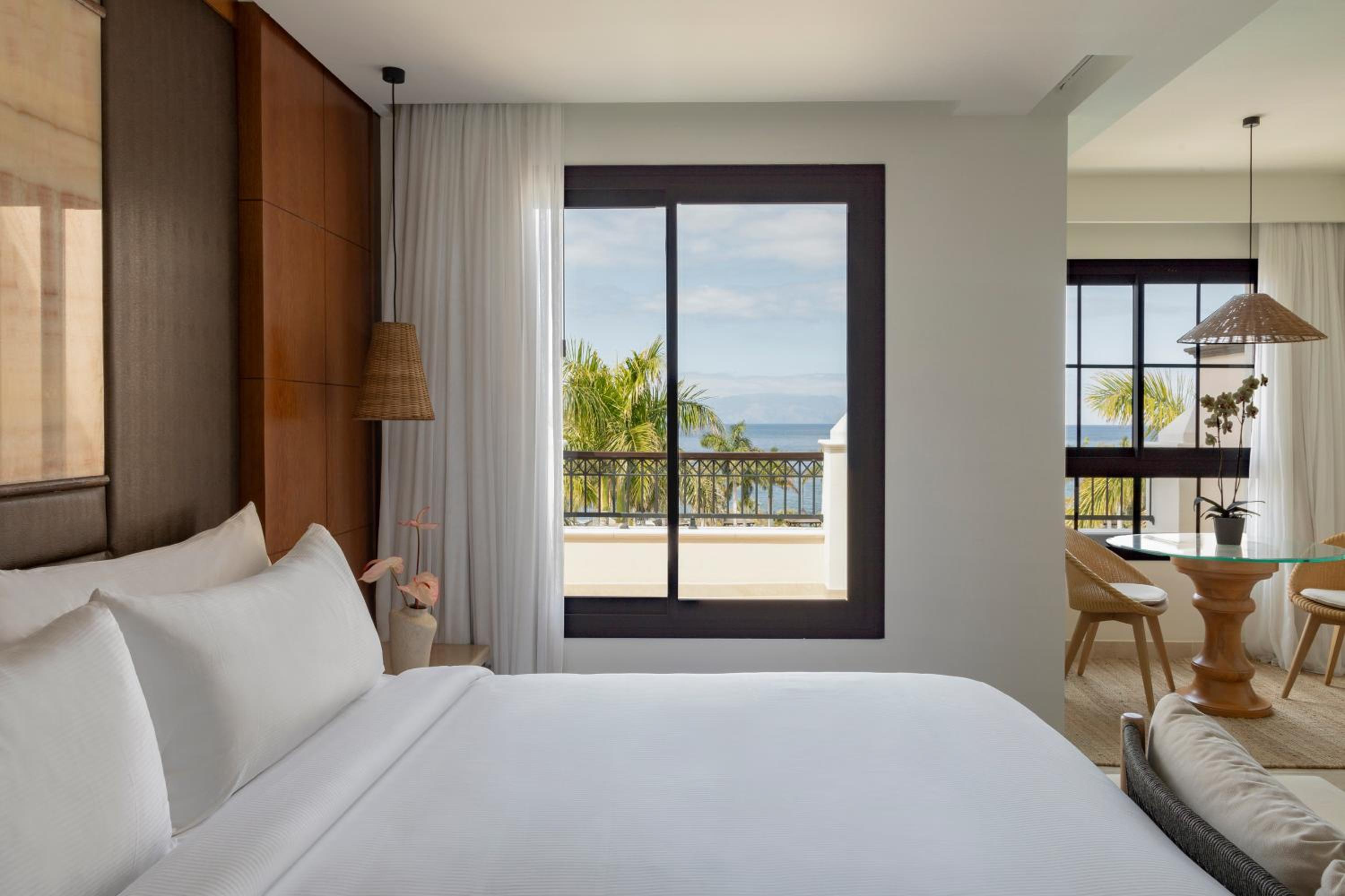 Red Level Junior Suite Front Ocean View with Whirlpool - Photo 2