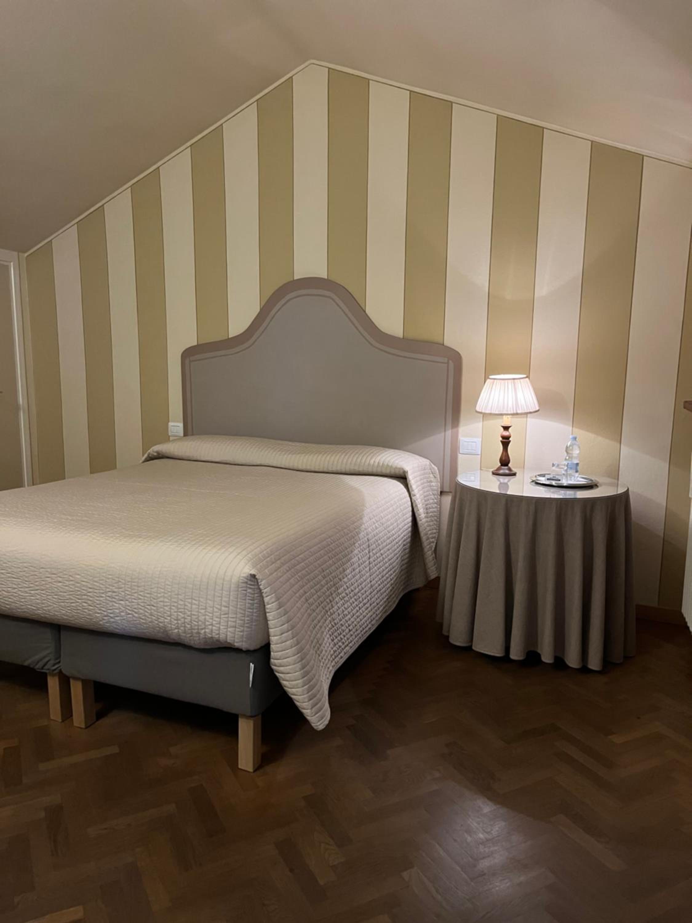 Deluxe Double Room with Balcony photo 2