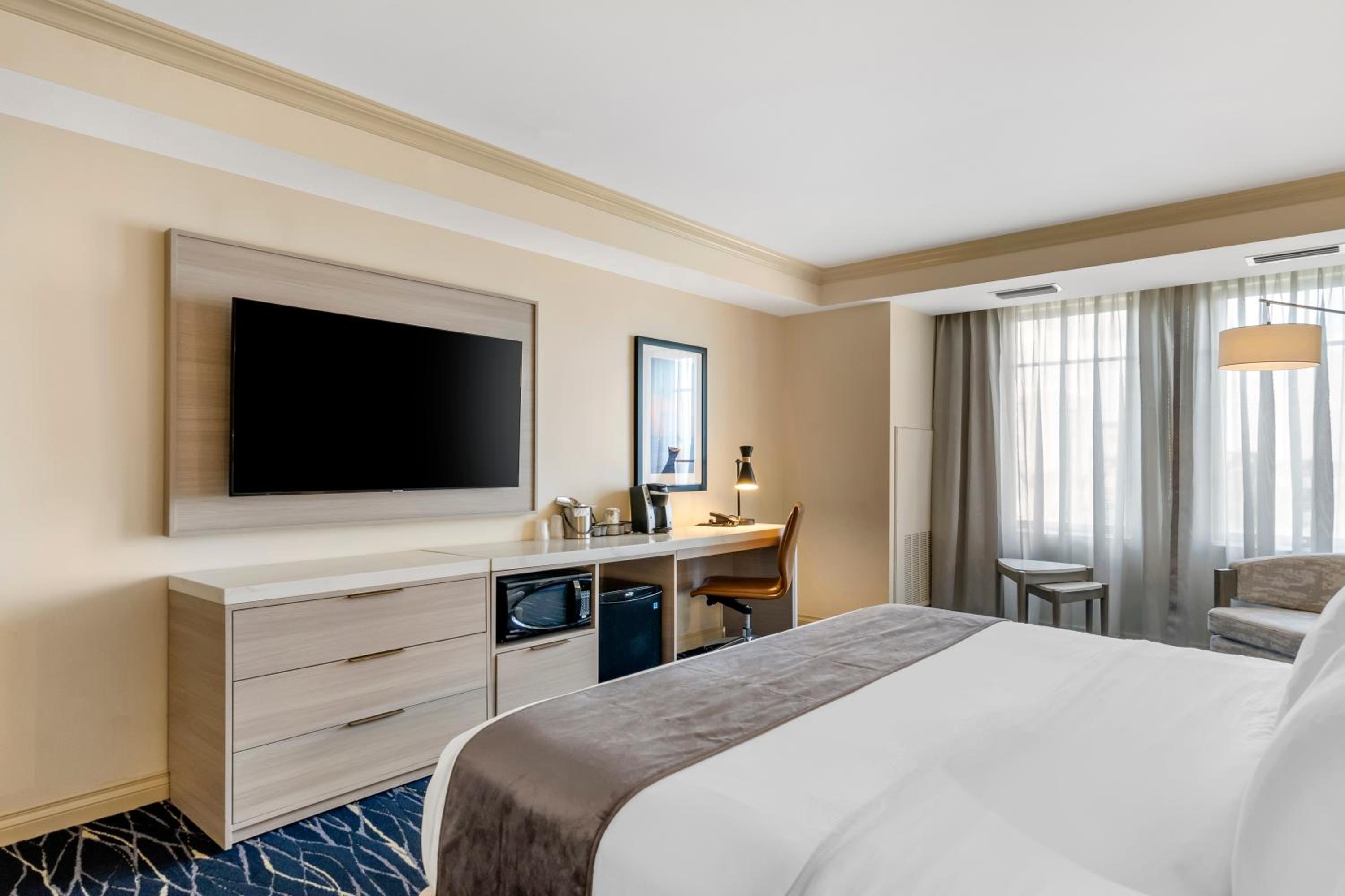 King Room - Accessible/Non-Smoking - Photo 4