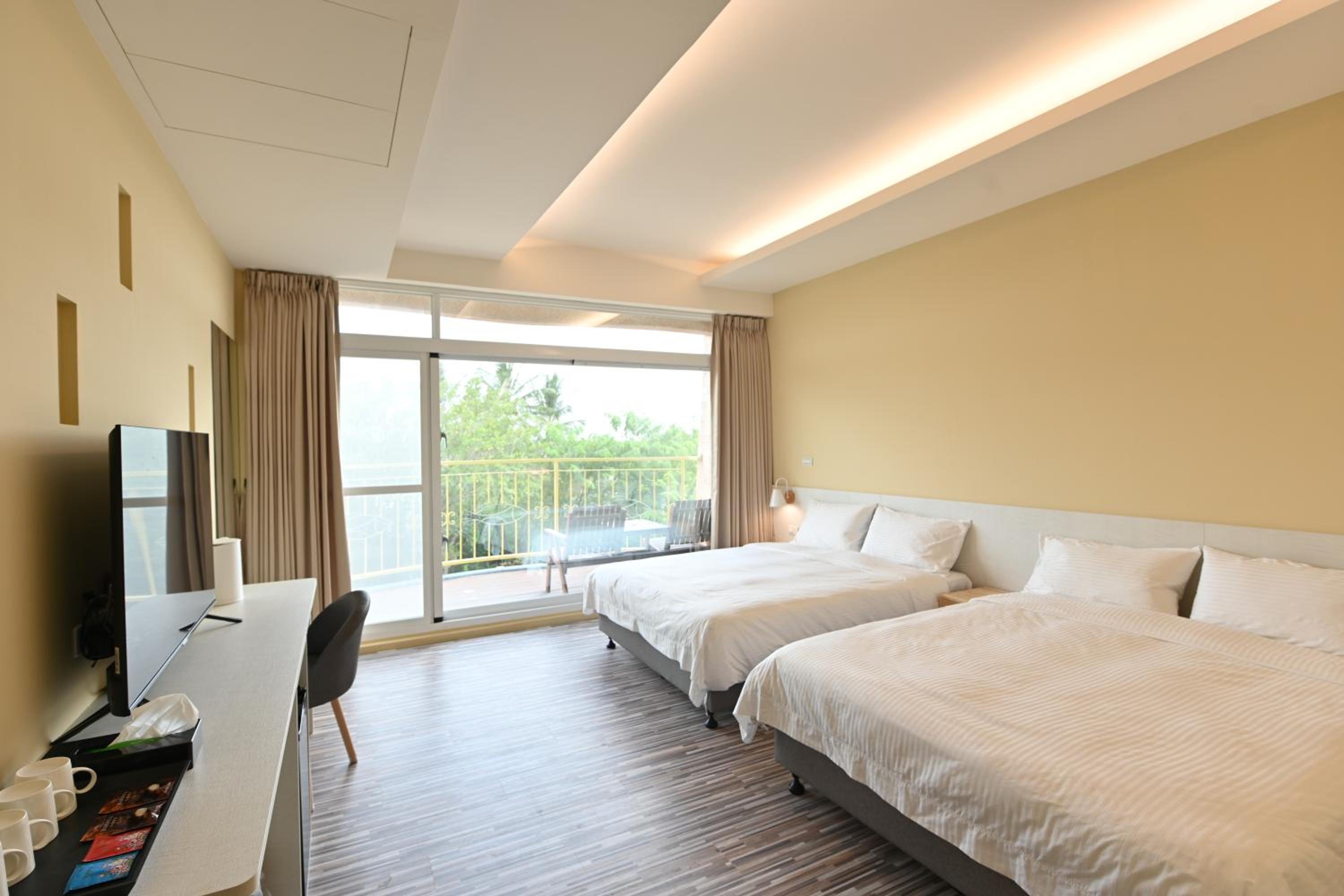 Quadruple Room with Balcony - Photo 1