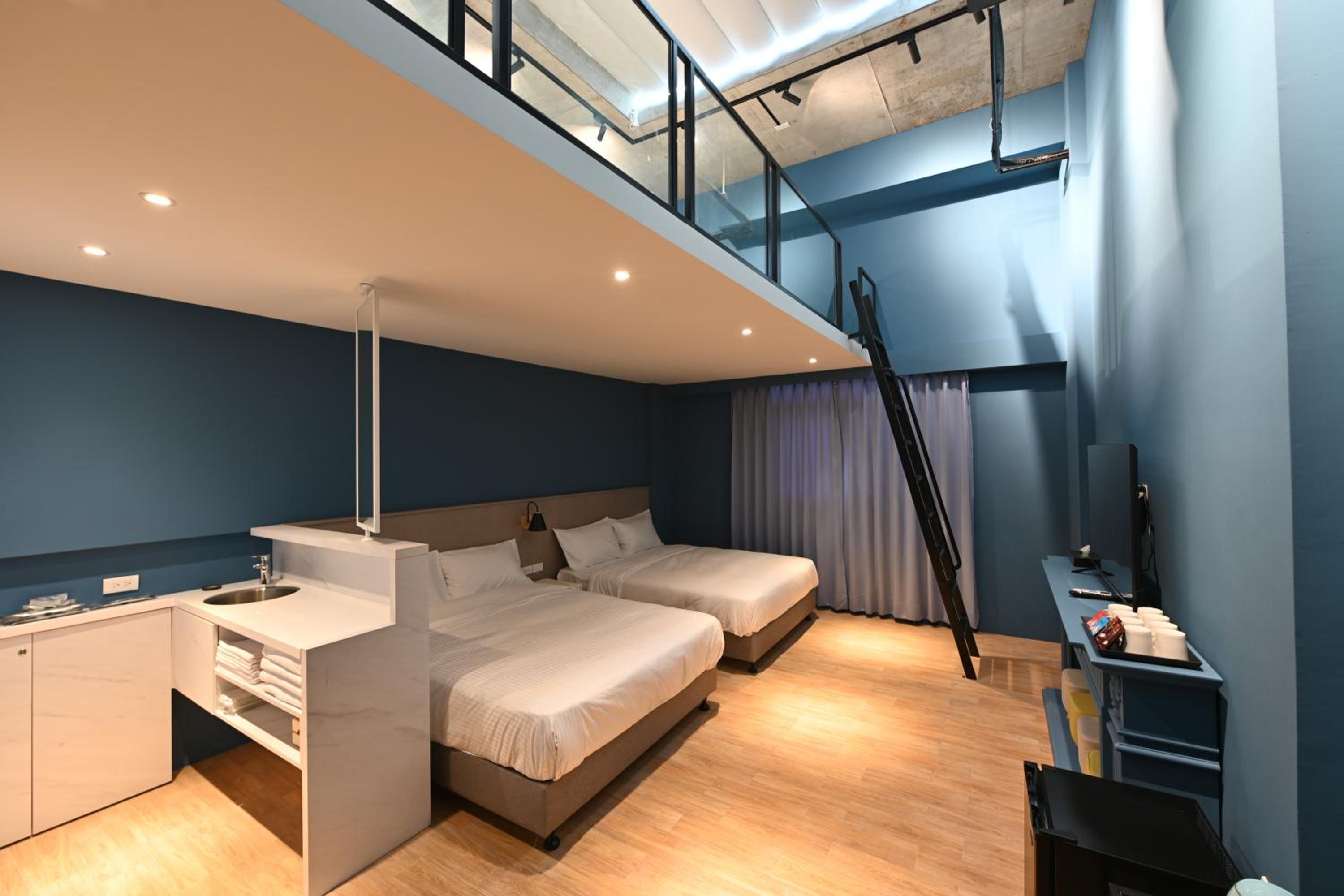 Duplex Suite - Photo 4