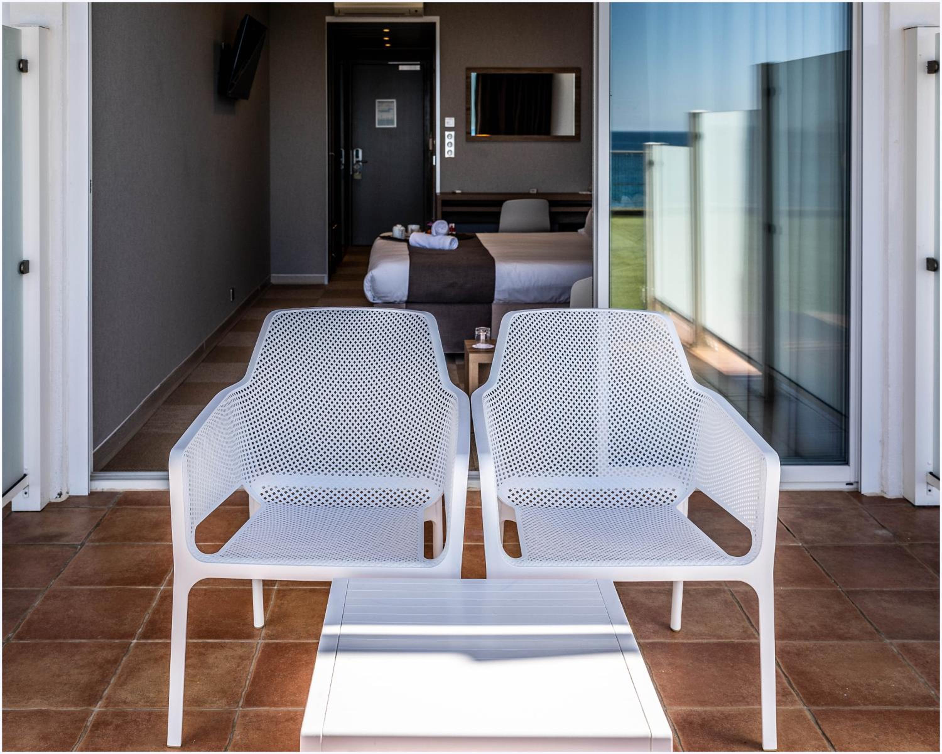 Standard Room With Single Beds - Sea View photo 3