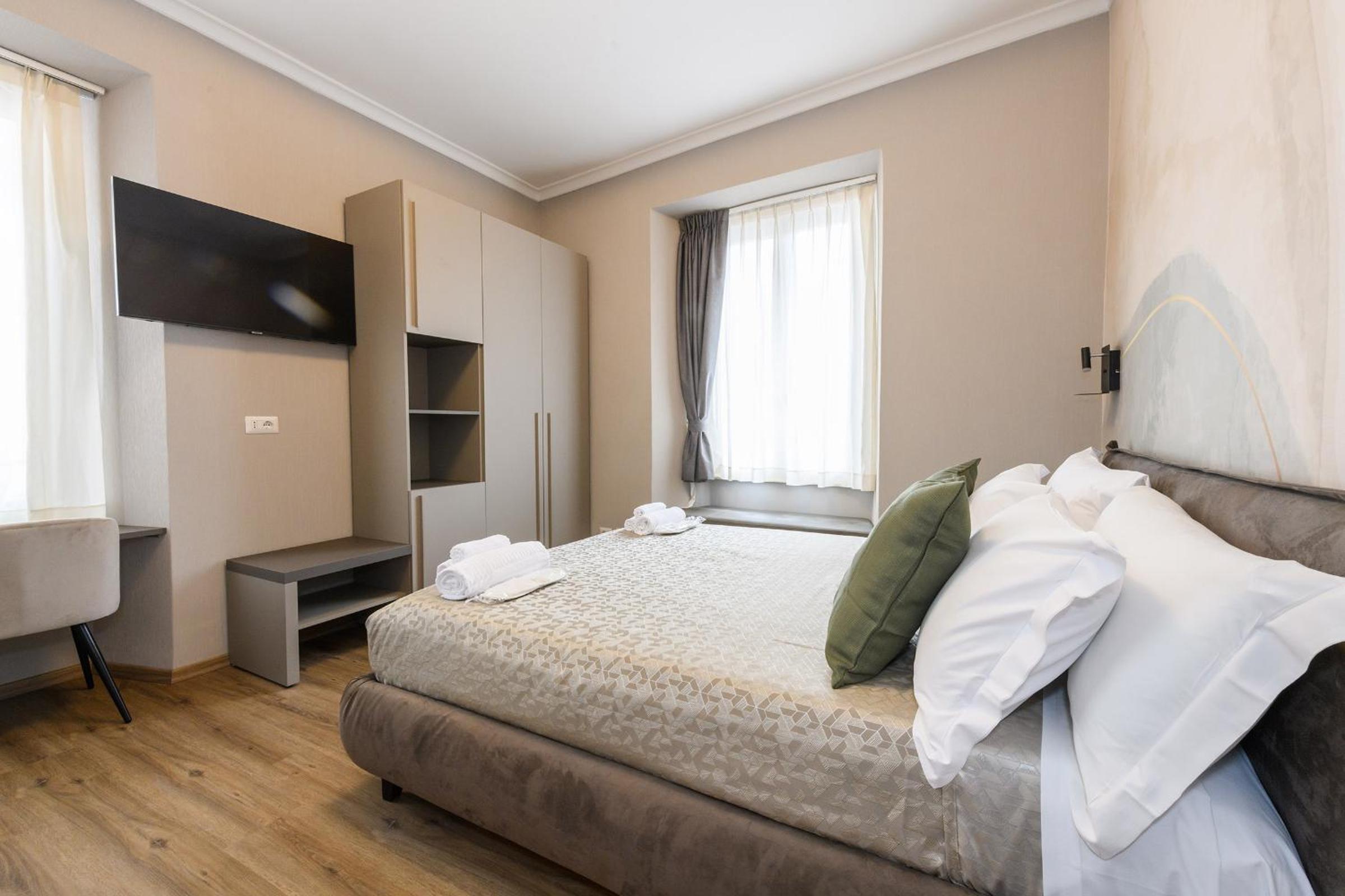 Deluxe Double Room with Extra Bed photo 2