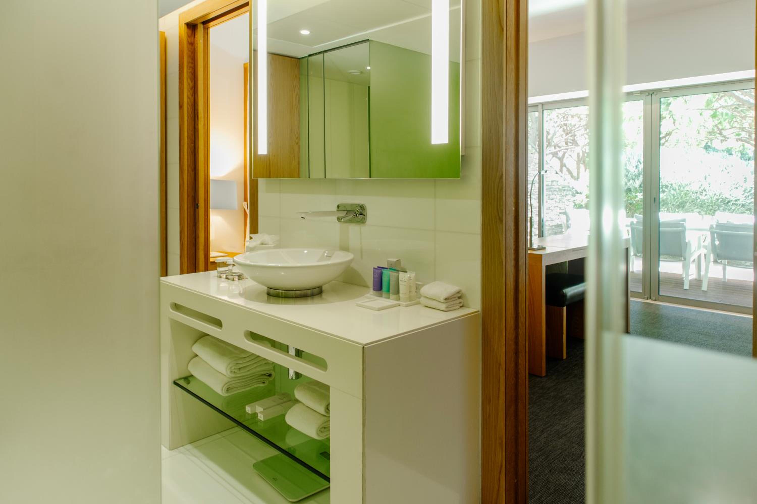 Deluxe Suite With Garden View - Easter Package photo 3