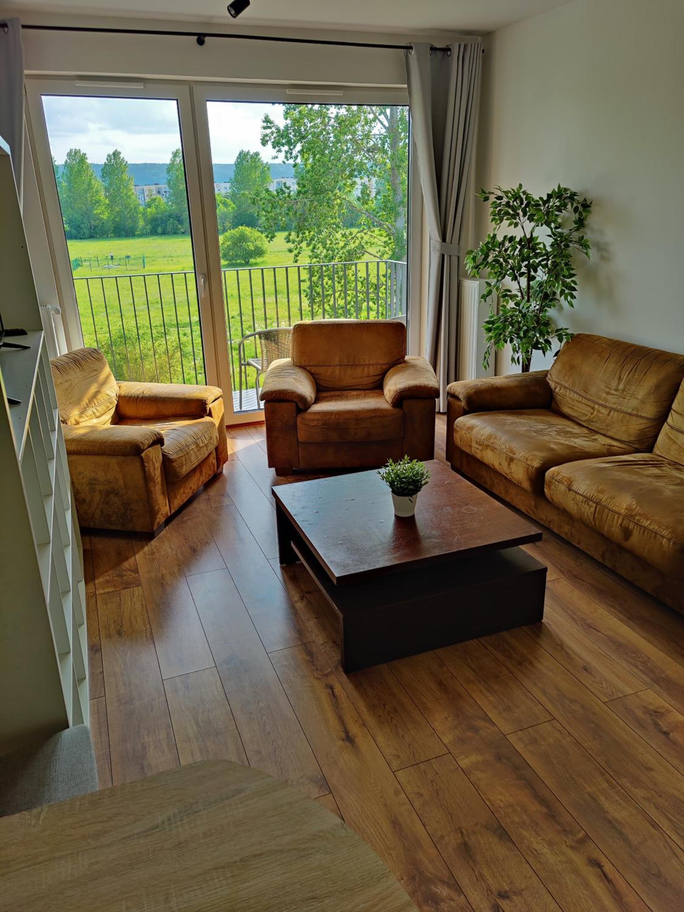 One-Bedroom Apartment - Photo 12