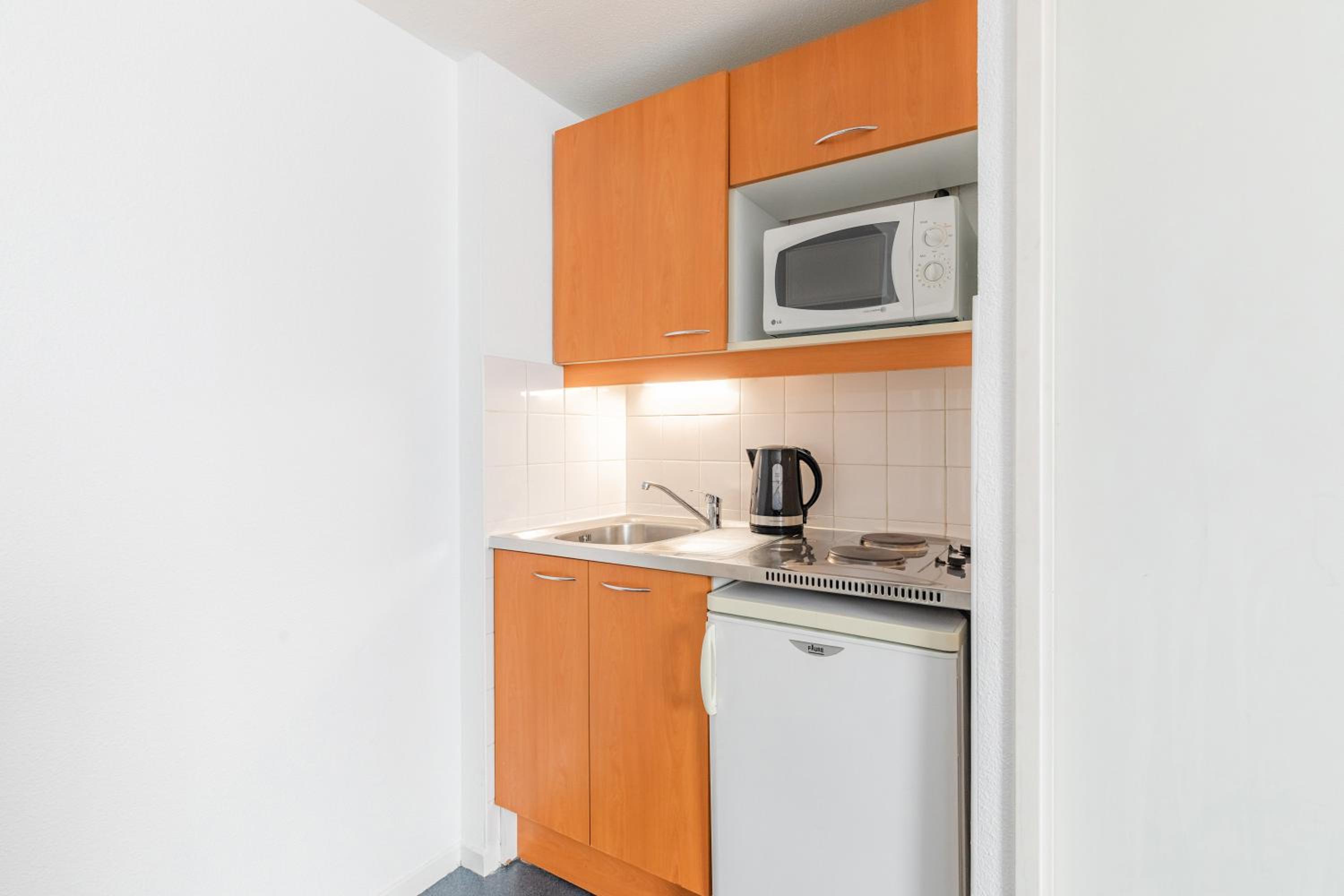 One-Bedroom Apartment - Photo 3