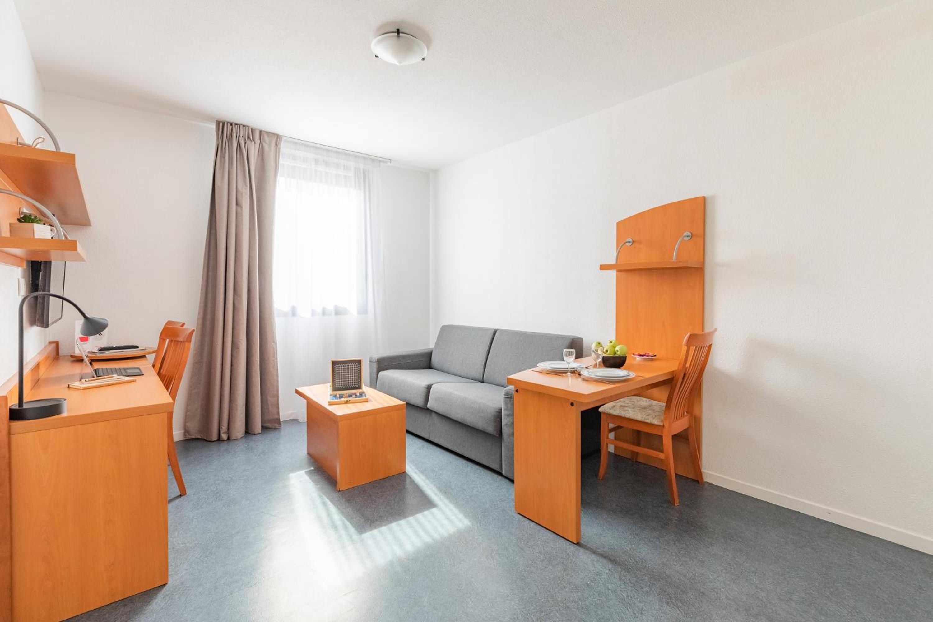 One-Bedroom Apartment - Photo 4