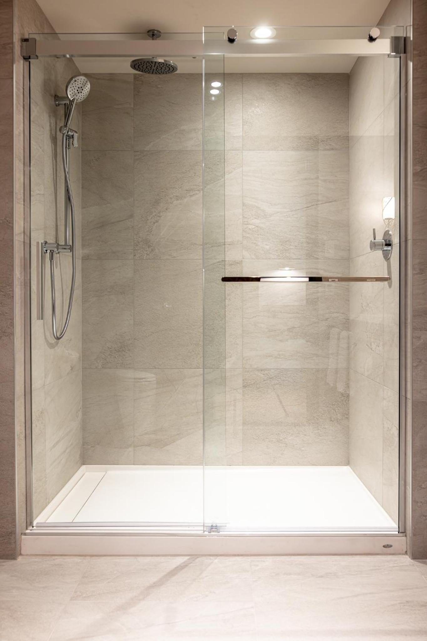 Deluxe King Room - Photo 2