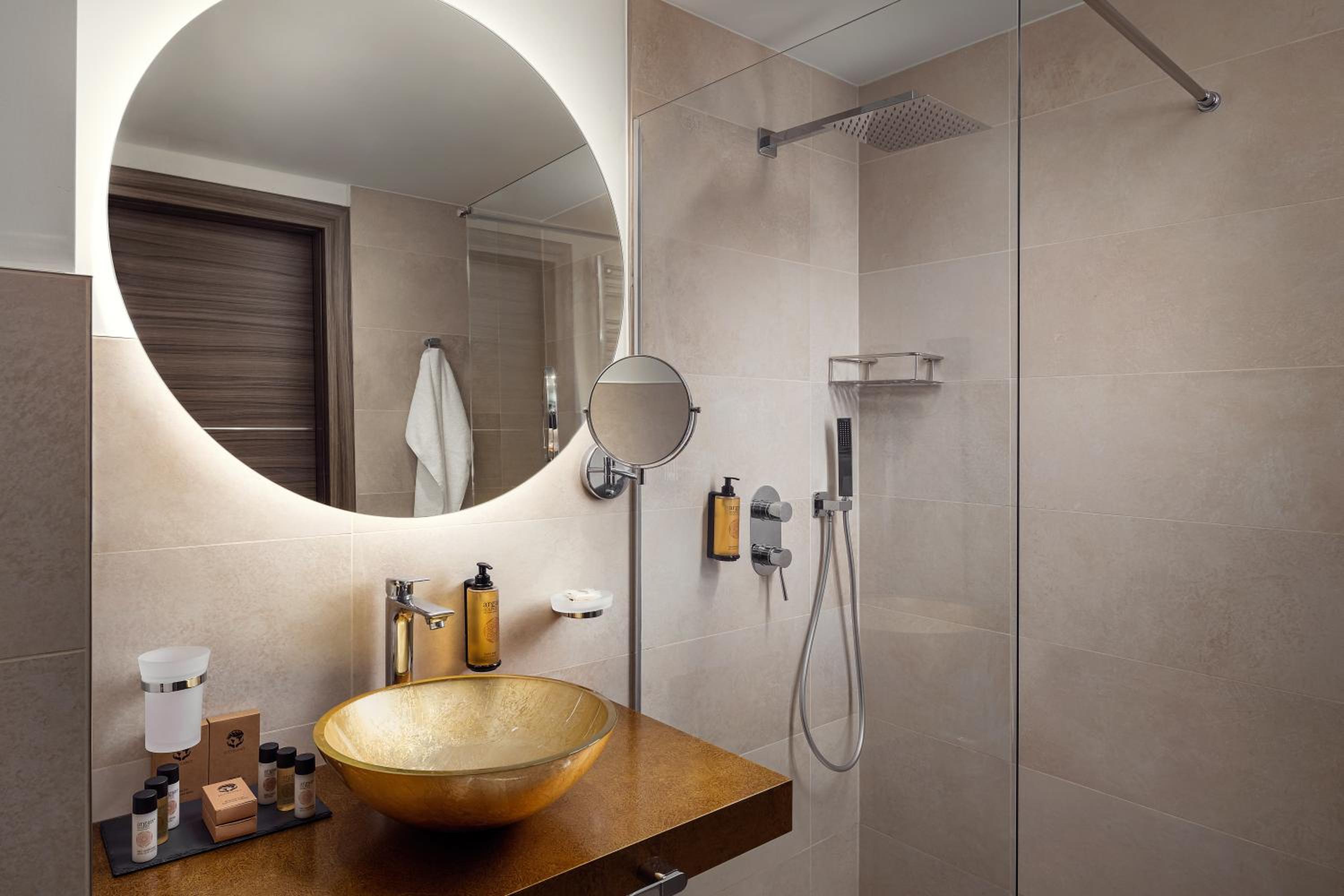 Superior Double or Twin Room photo 3