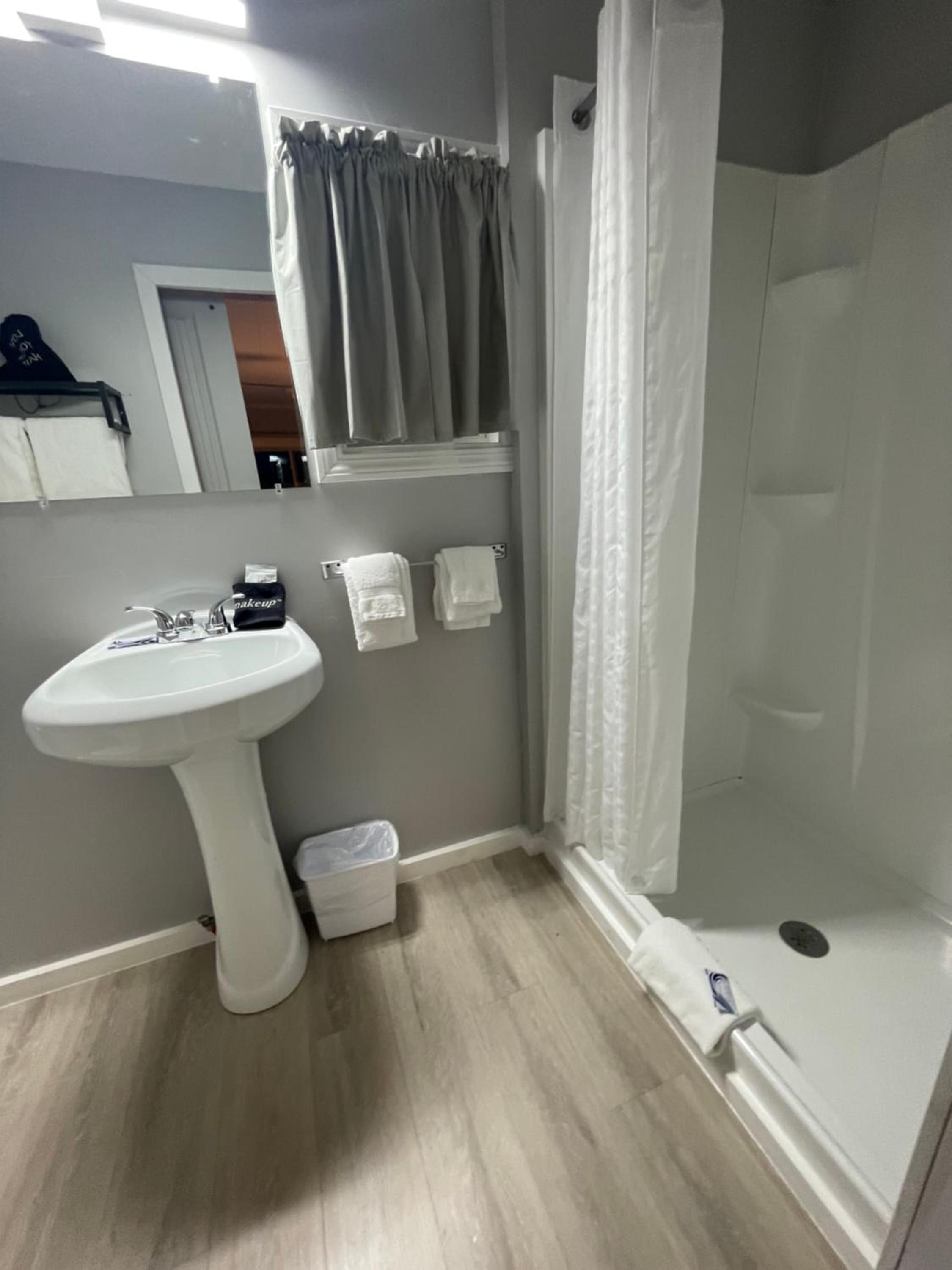 Deluxe King Room photo 2