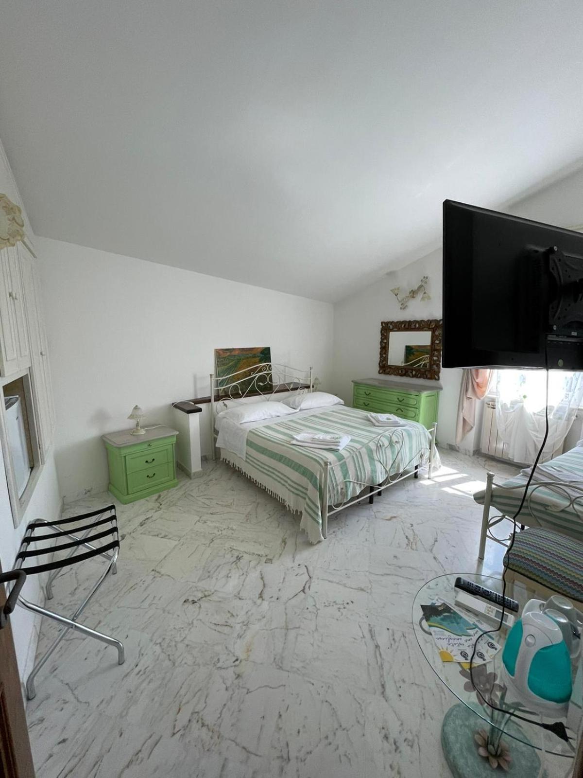 Triple Room with Shared Bathroom photo 1