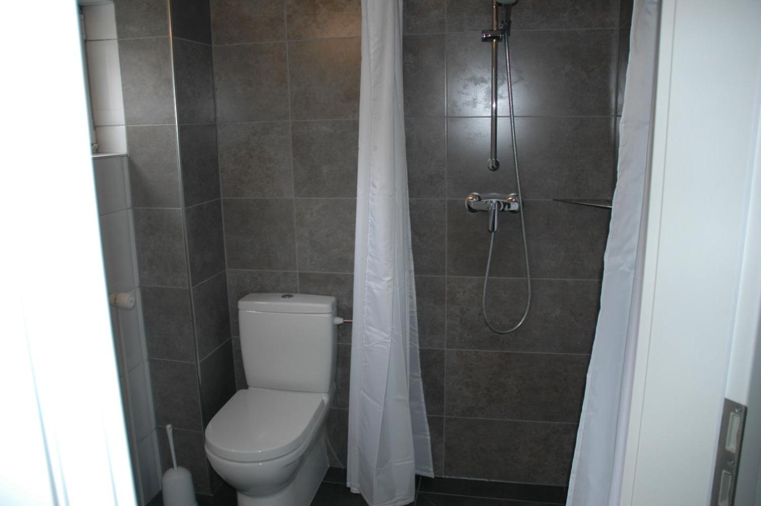 Standard Twin Room - Photo 11