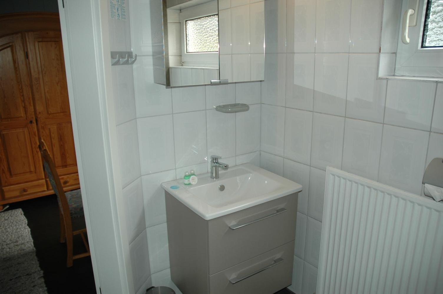 Standard Twin Room - Photo 12