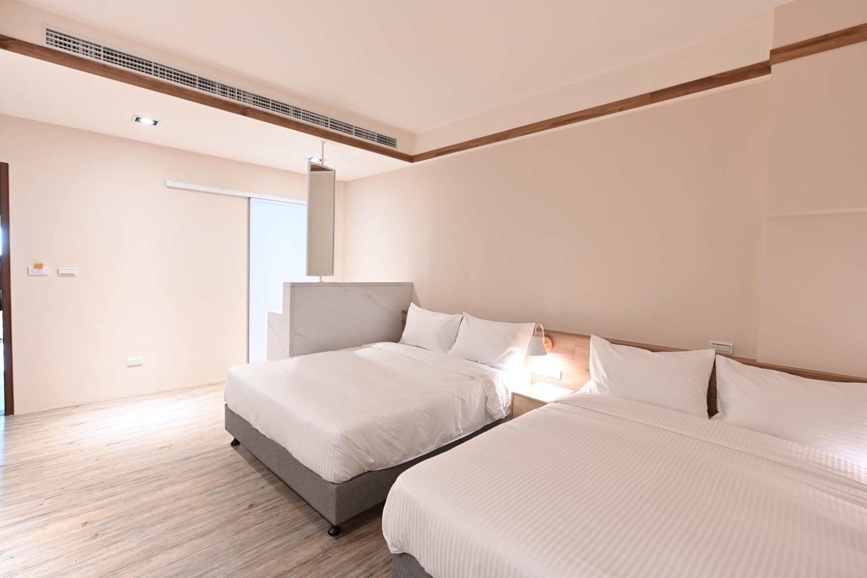 Classic Quadruple Room - Photo 8