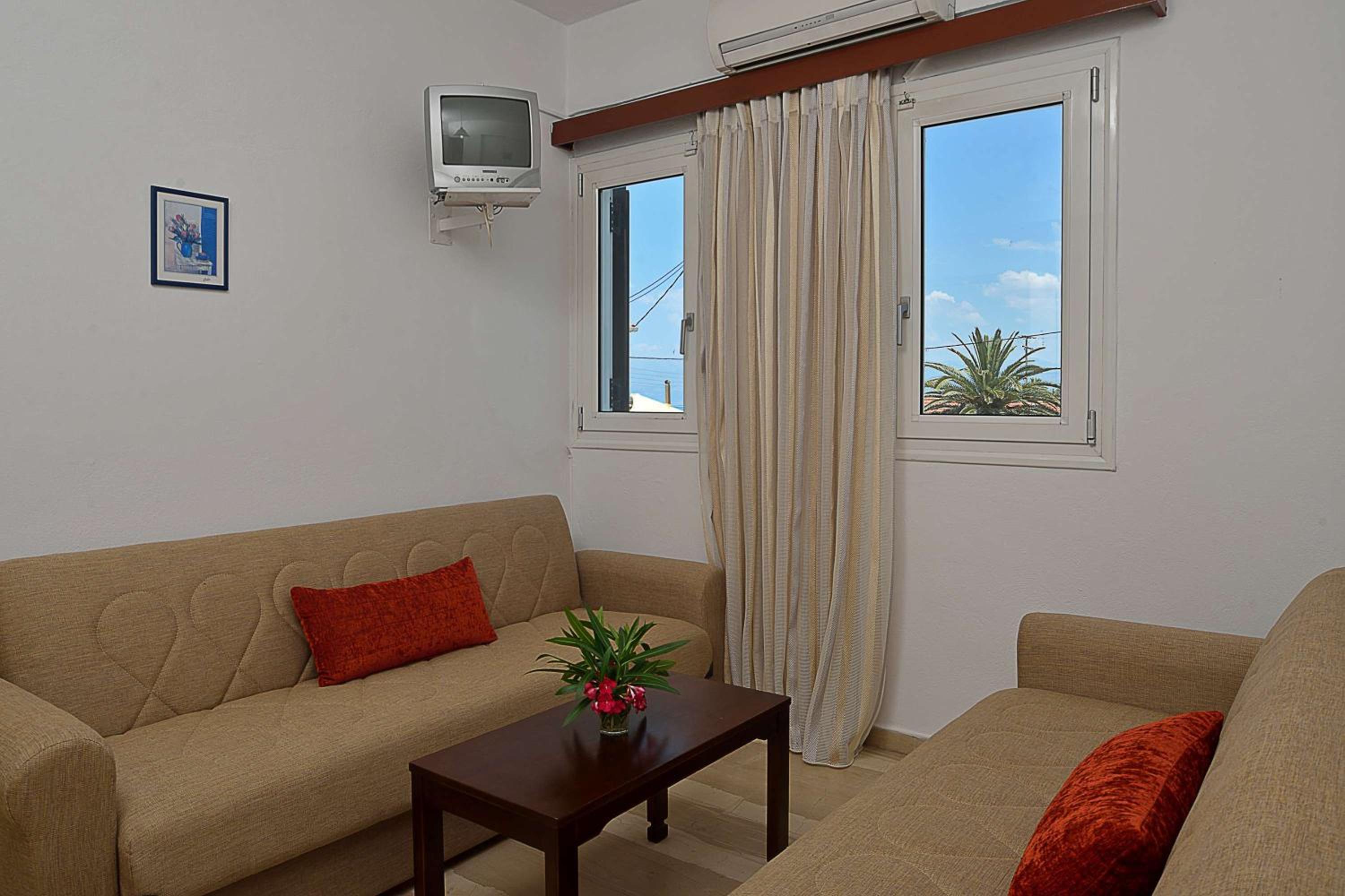 One-Bedroom Apartment - Photo 8