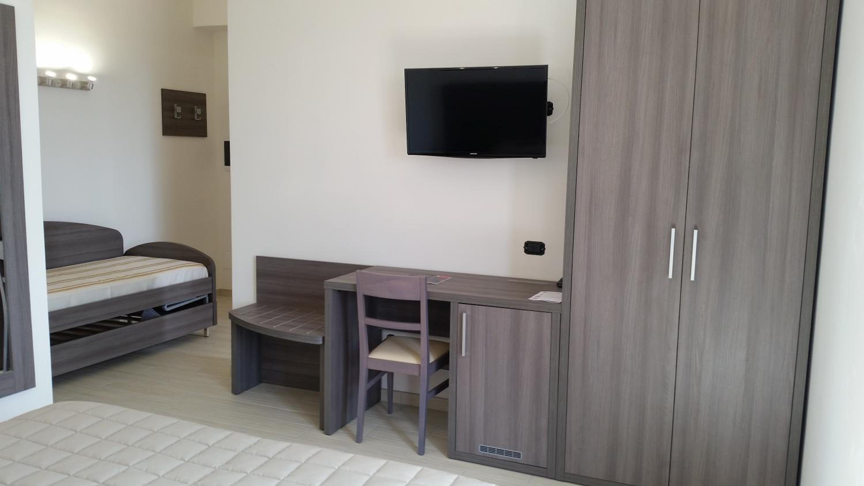 Deluxe Junior Suite photo 3
