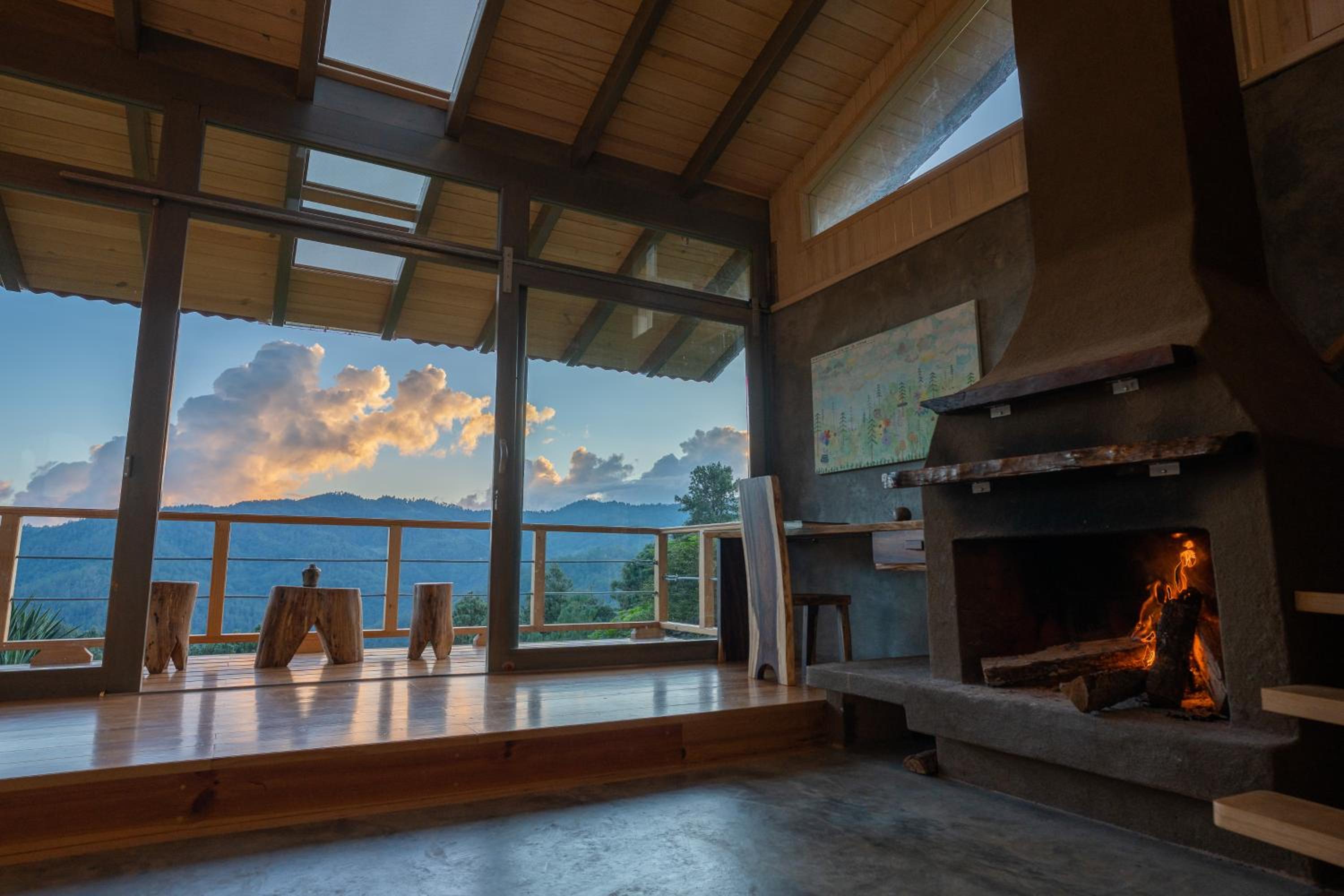 Family Room with Mountain View photo 2