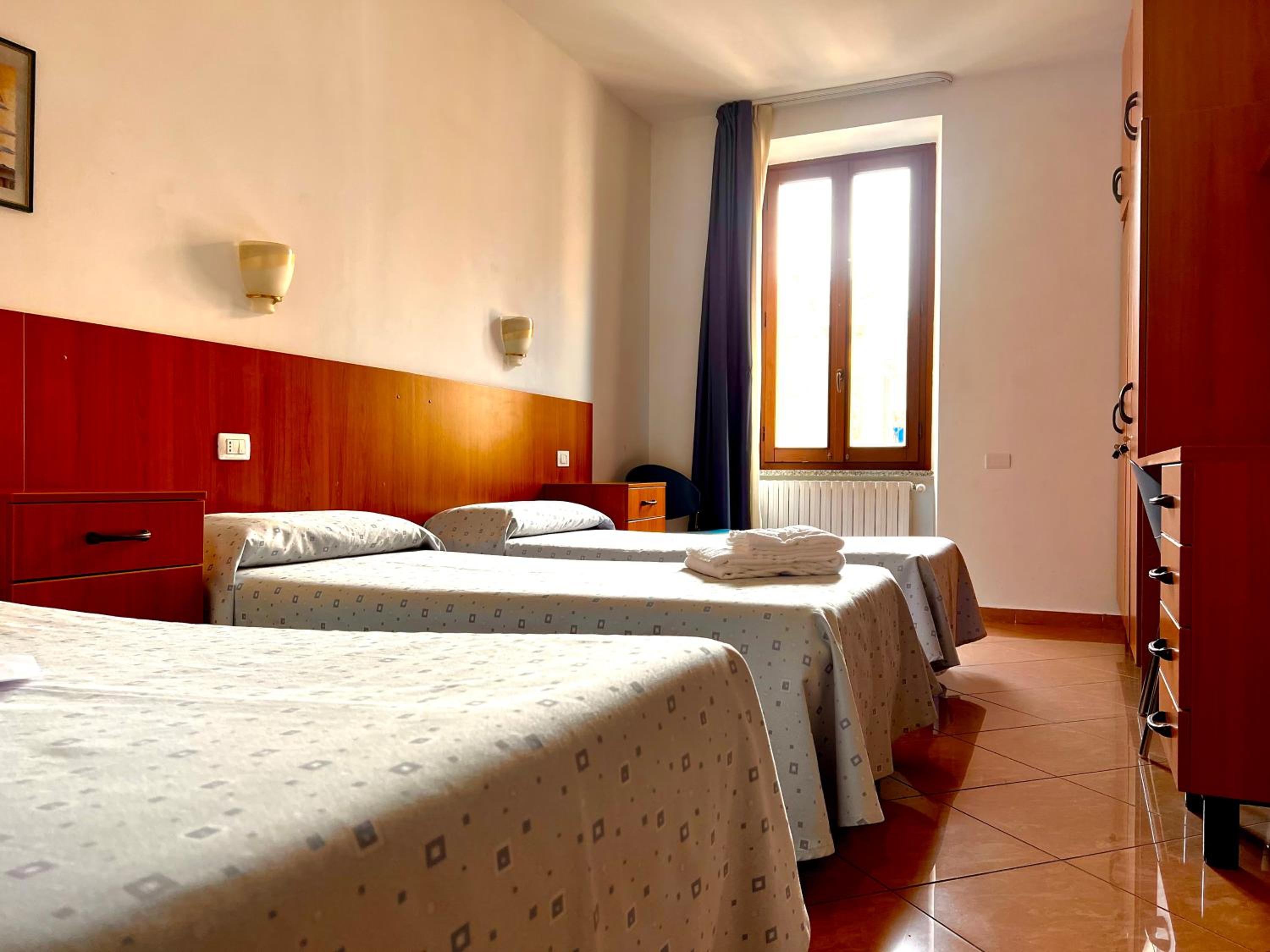 Quadruple Room - Photo 4