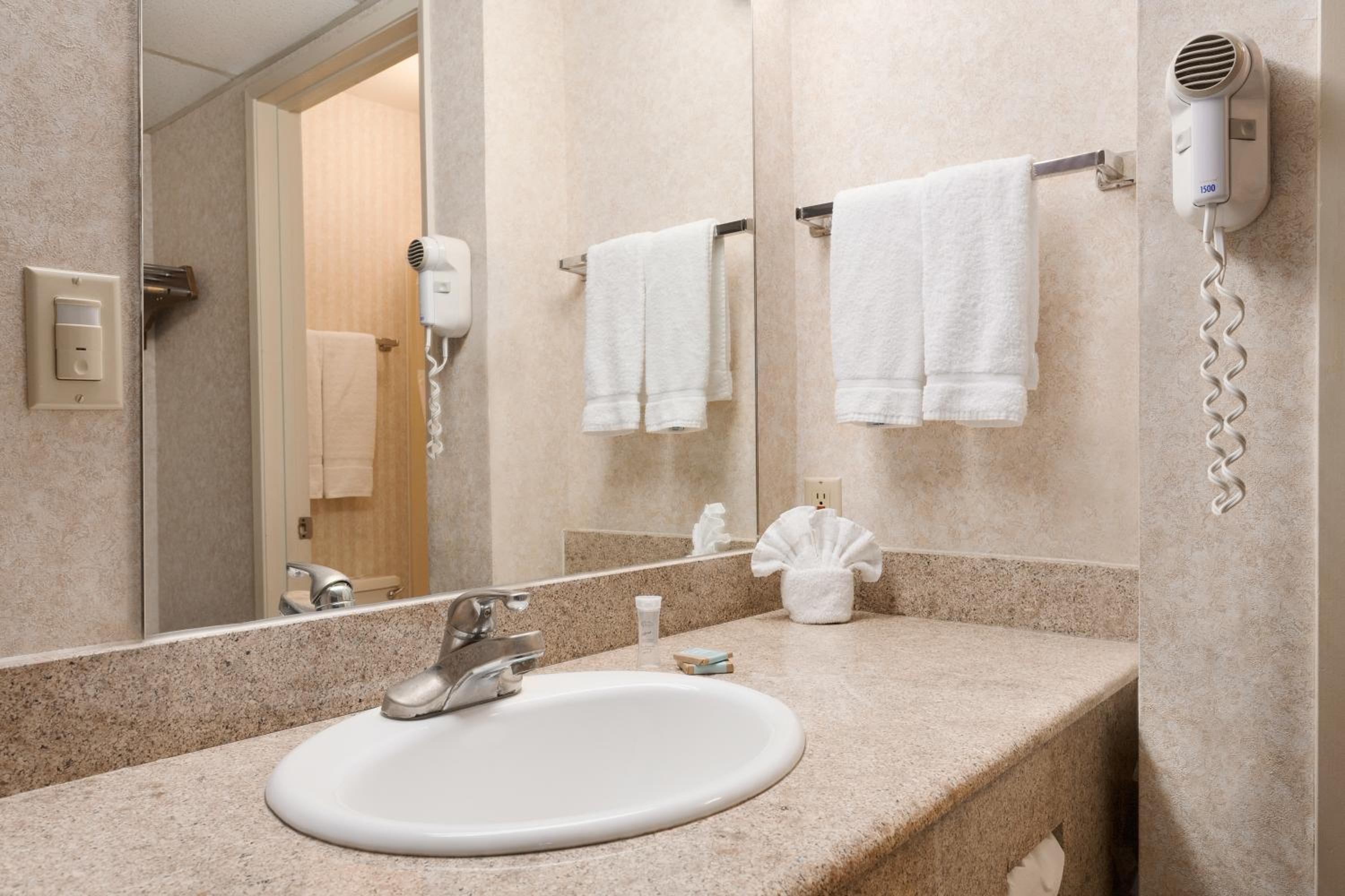 King Room - Non-Smoking - Photo 5