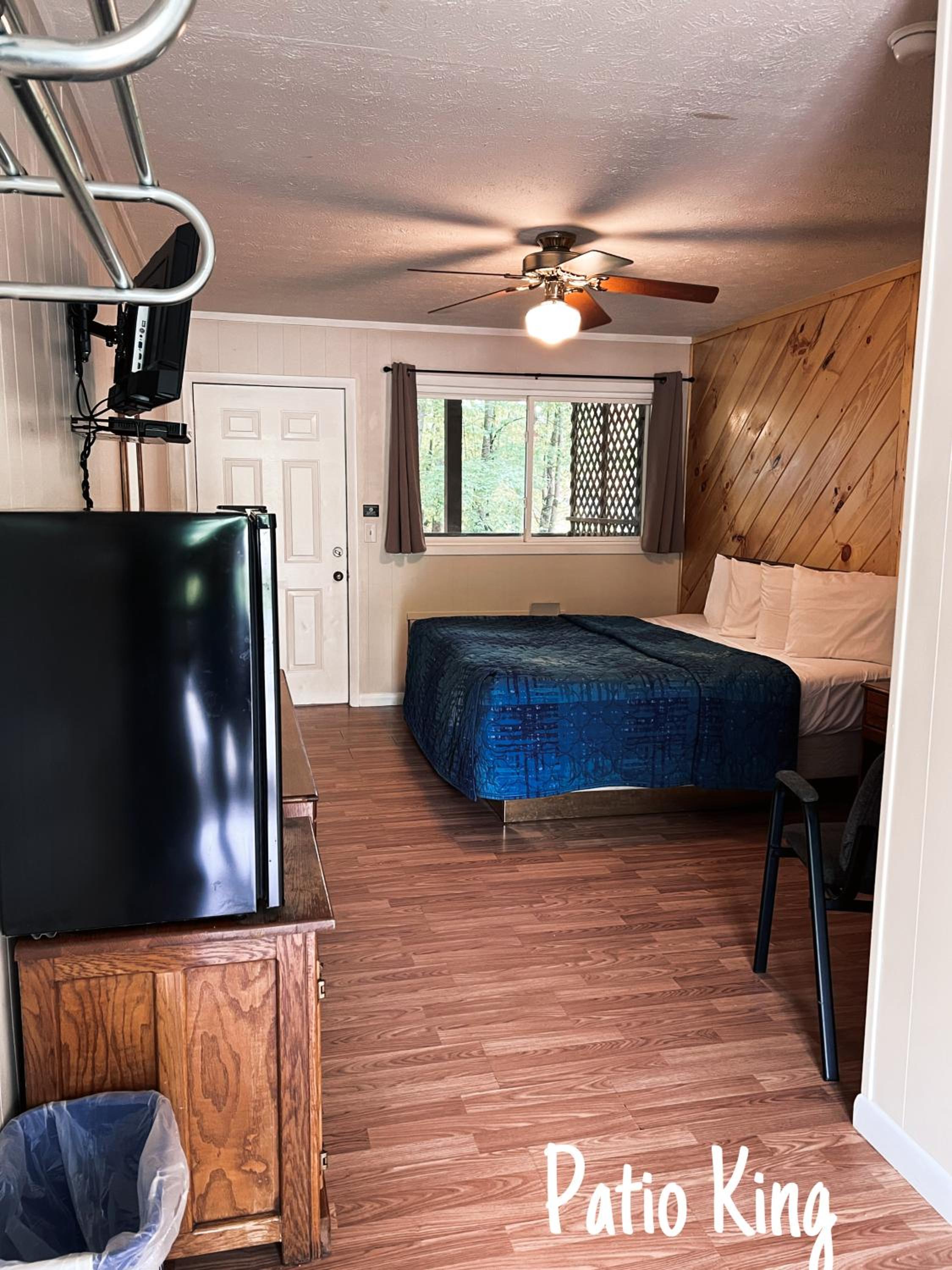 King Room with Balcony - Photo 1