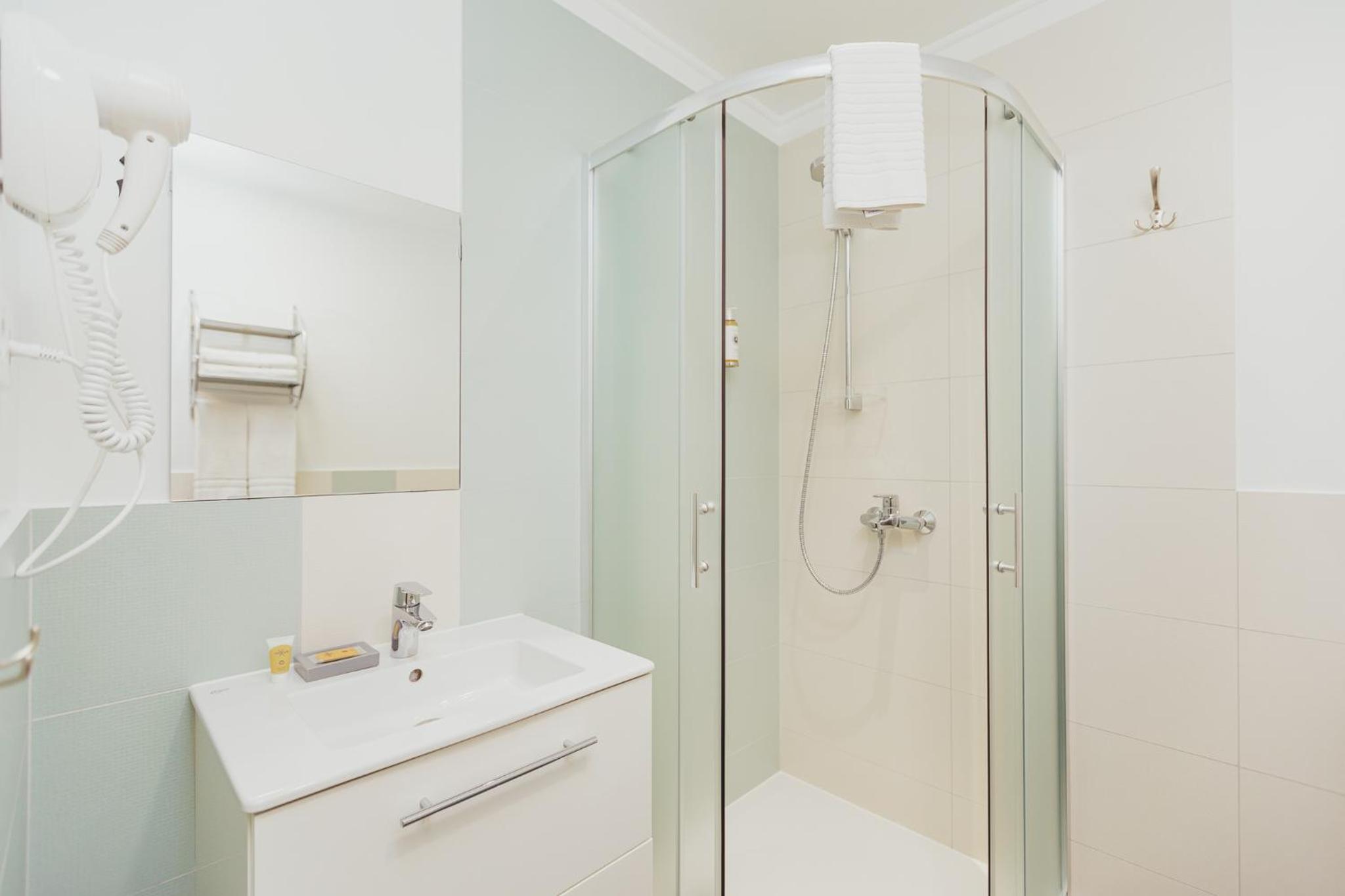 Standard Double or Twin Room - Photo 2
