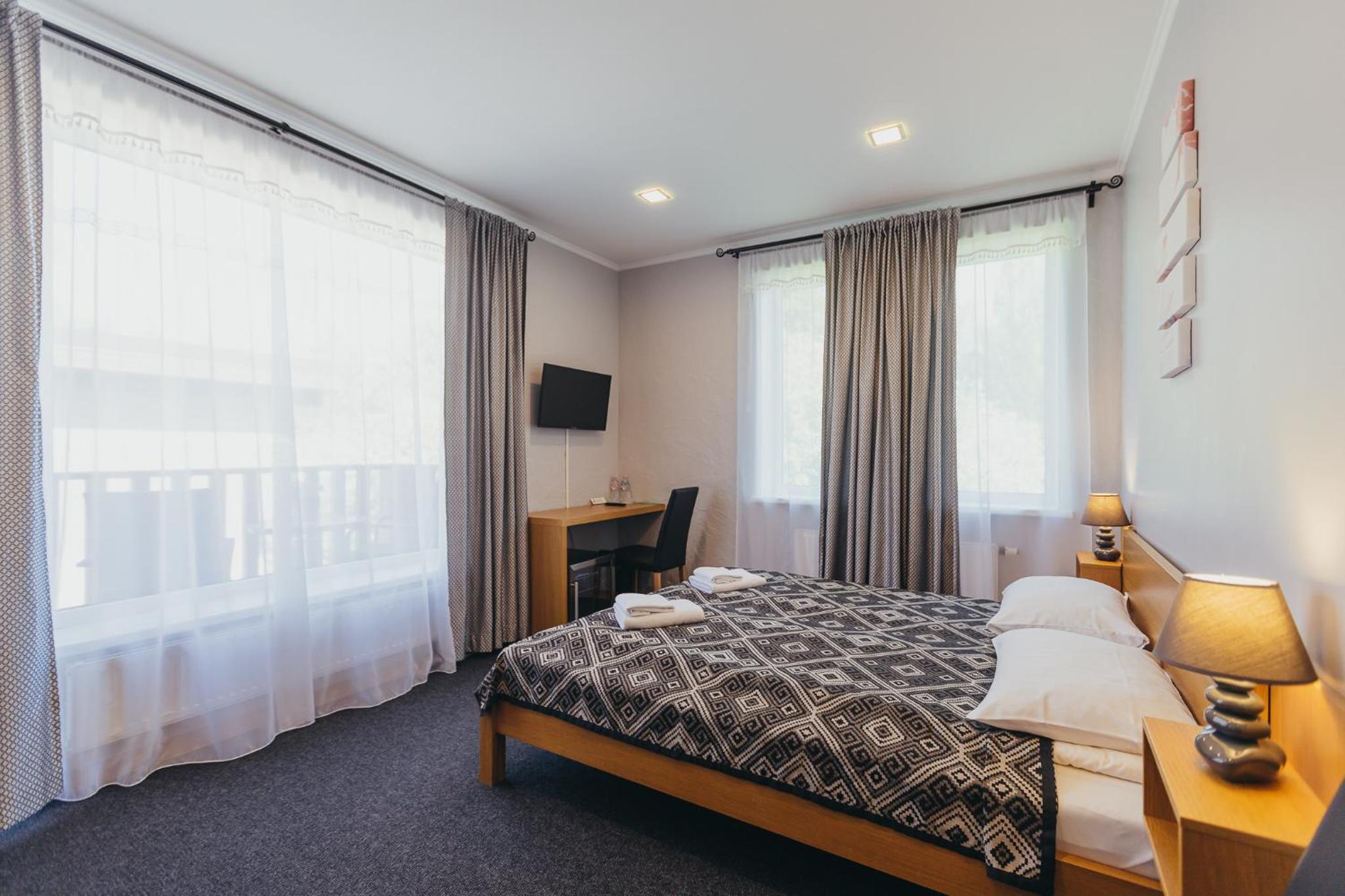 Double Room with Balcony - Photo 3