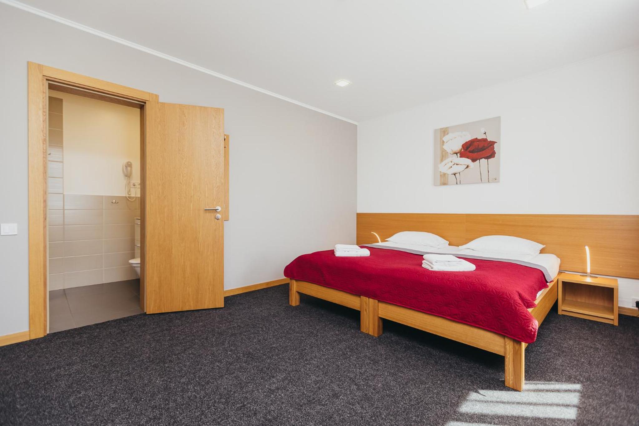 Standard Double or Twin Room - Photo 5