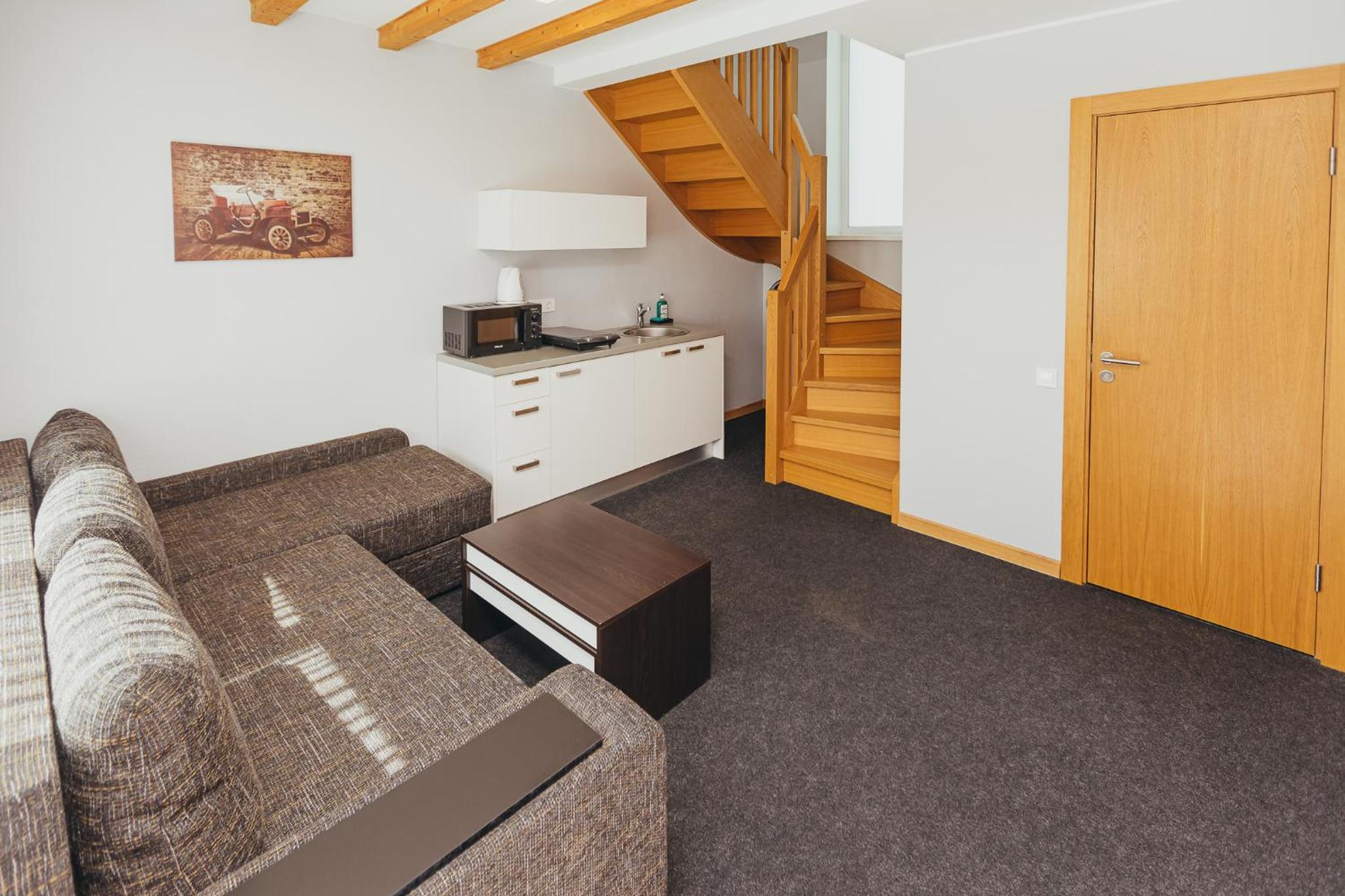 Family Room with Private Entrance photo 2