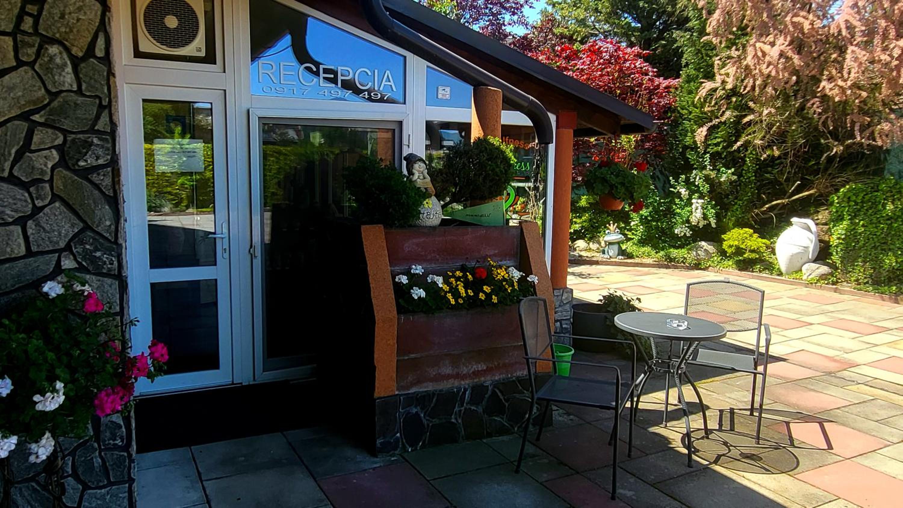 Studio - Photo 15