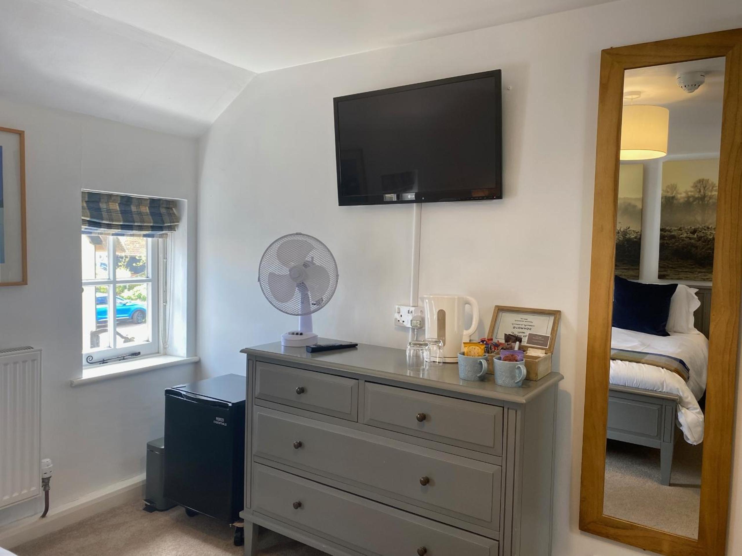 Standard King Room photo 3