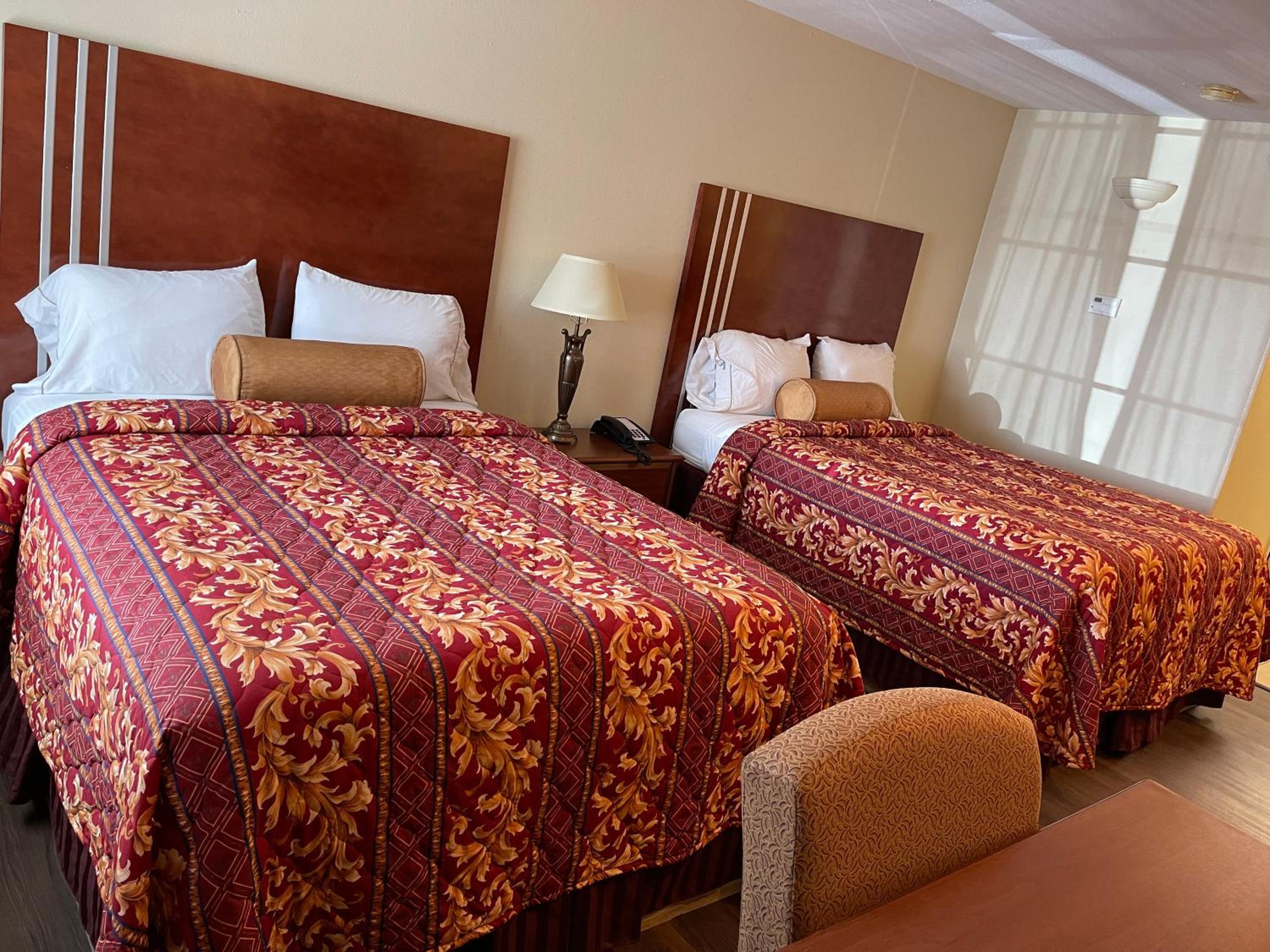 Queen Room with Two Queen Beds - Smoking photo 2