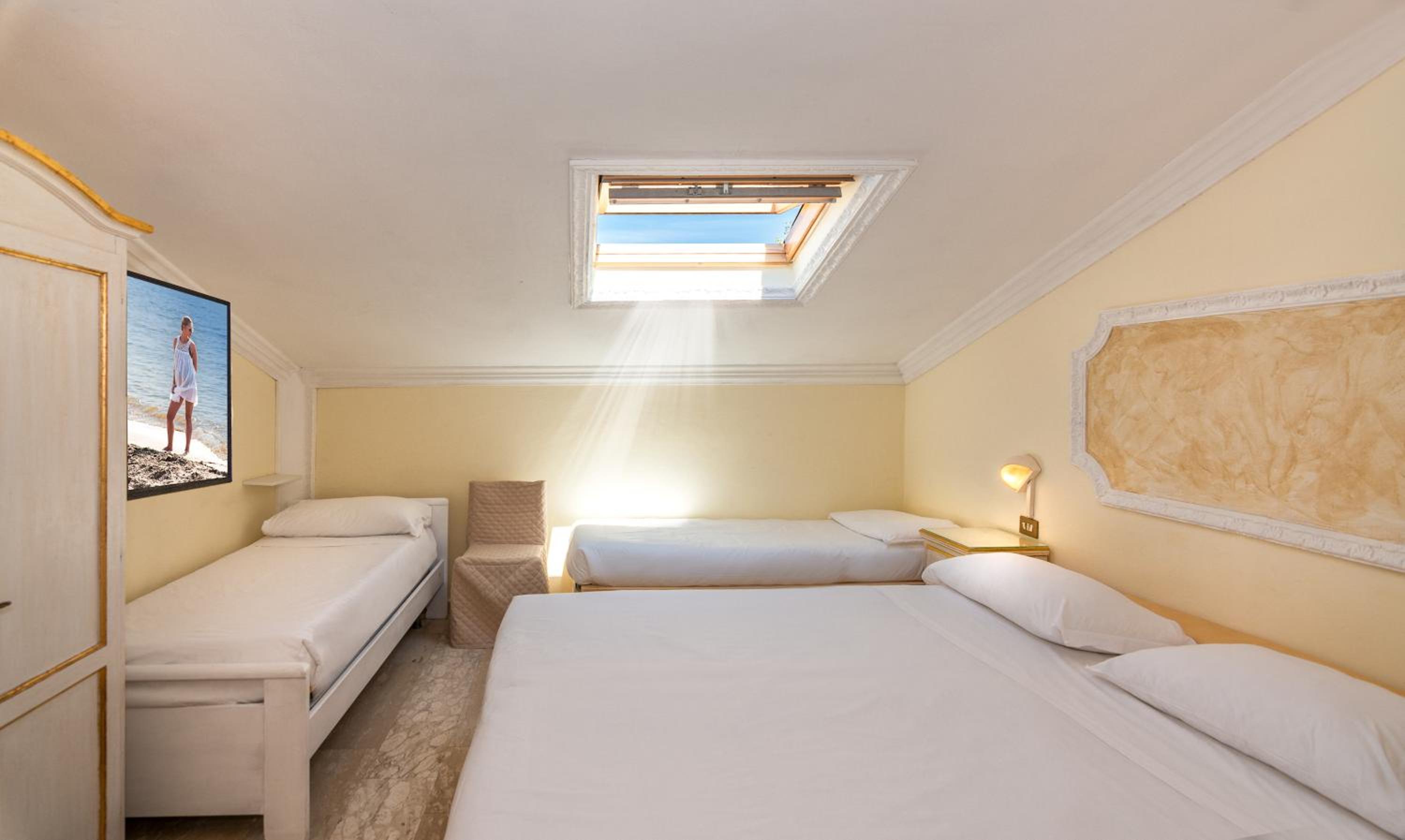 Economy Triple Room - Attic
