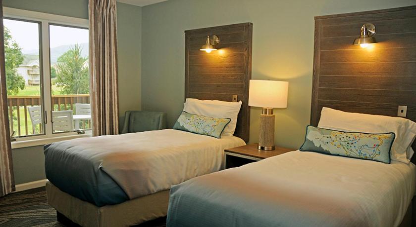 Woodstone Two Bedroom Deluxe Condo with Jacuzzi - Partial Kitchen photo 1