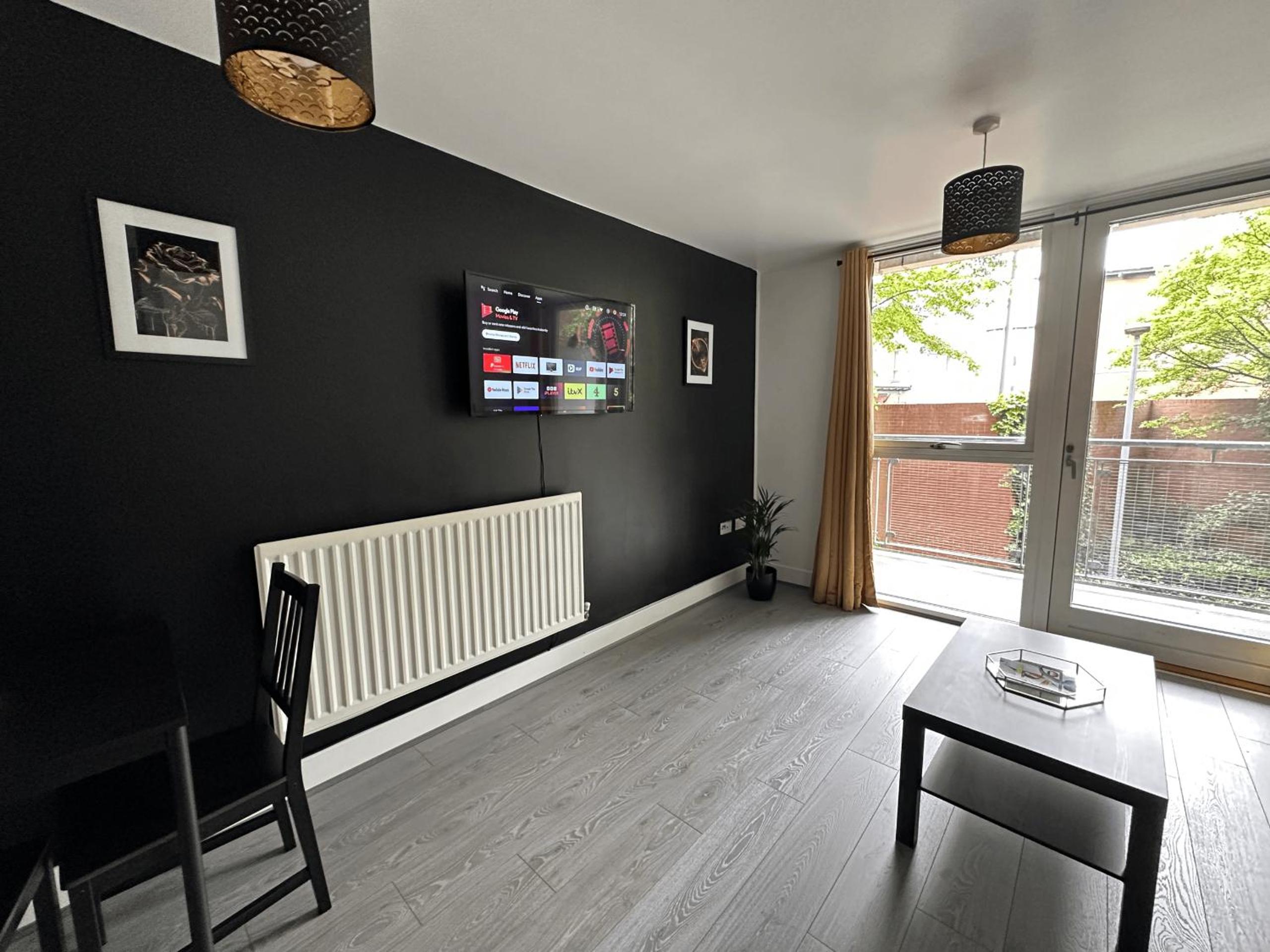 One-Bedroom Apartment with Balcony photo 2