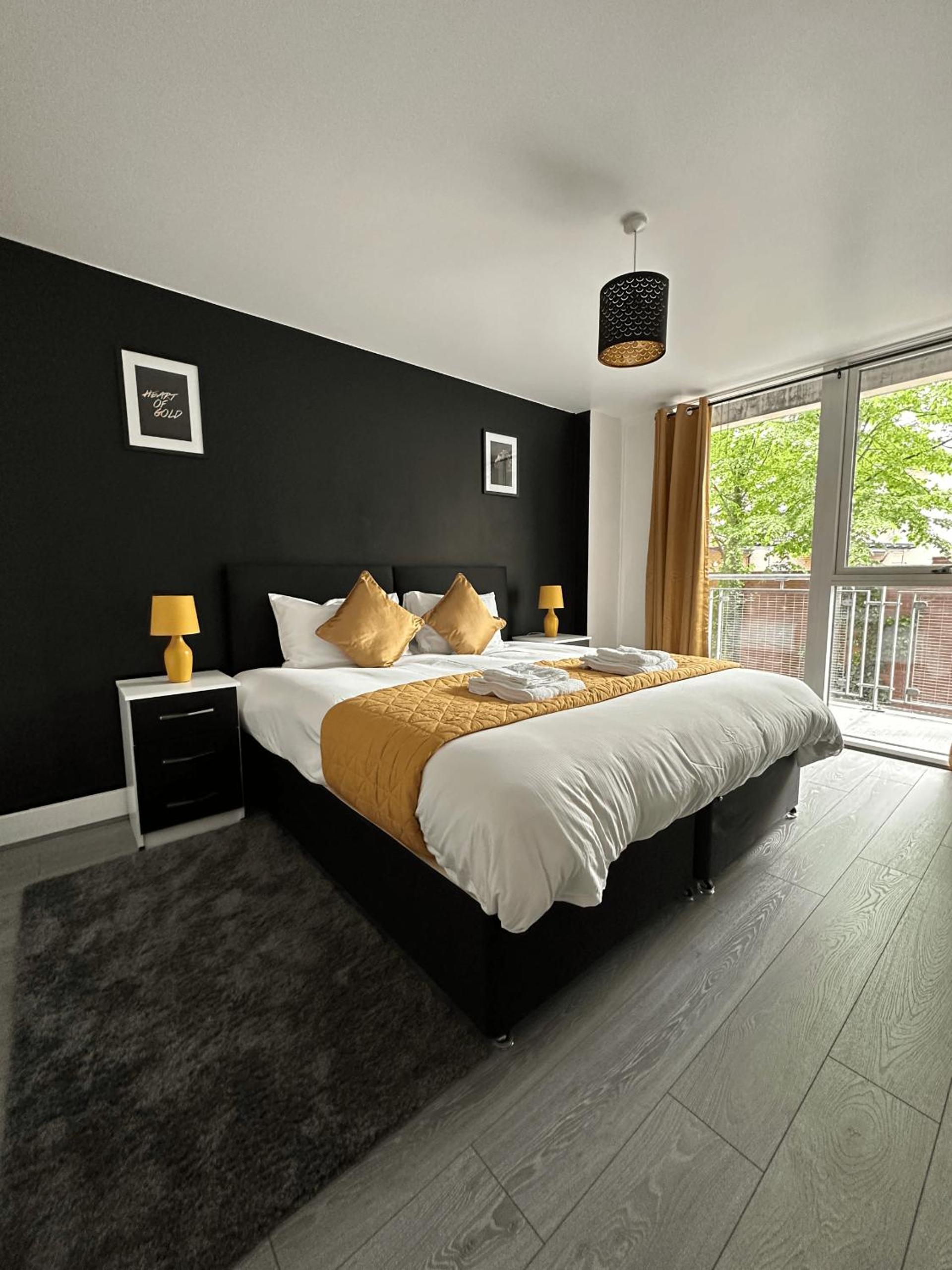 One-Bedroom Apartment with Balcony photo 1