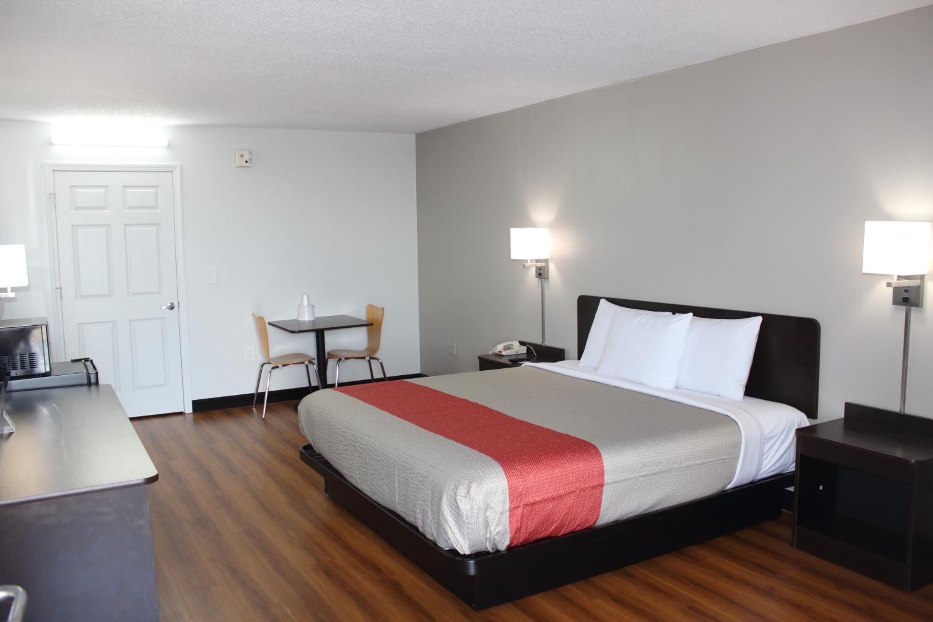 King Room - Disability Access - Non-Smoking - Photo 1