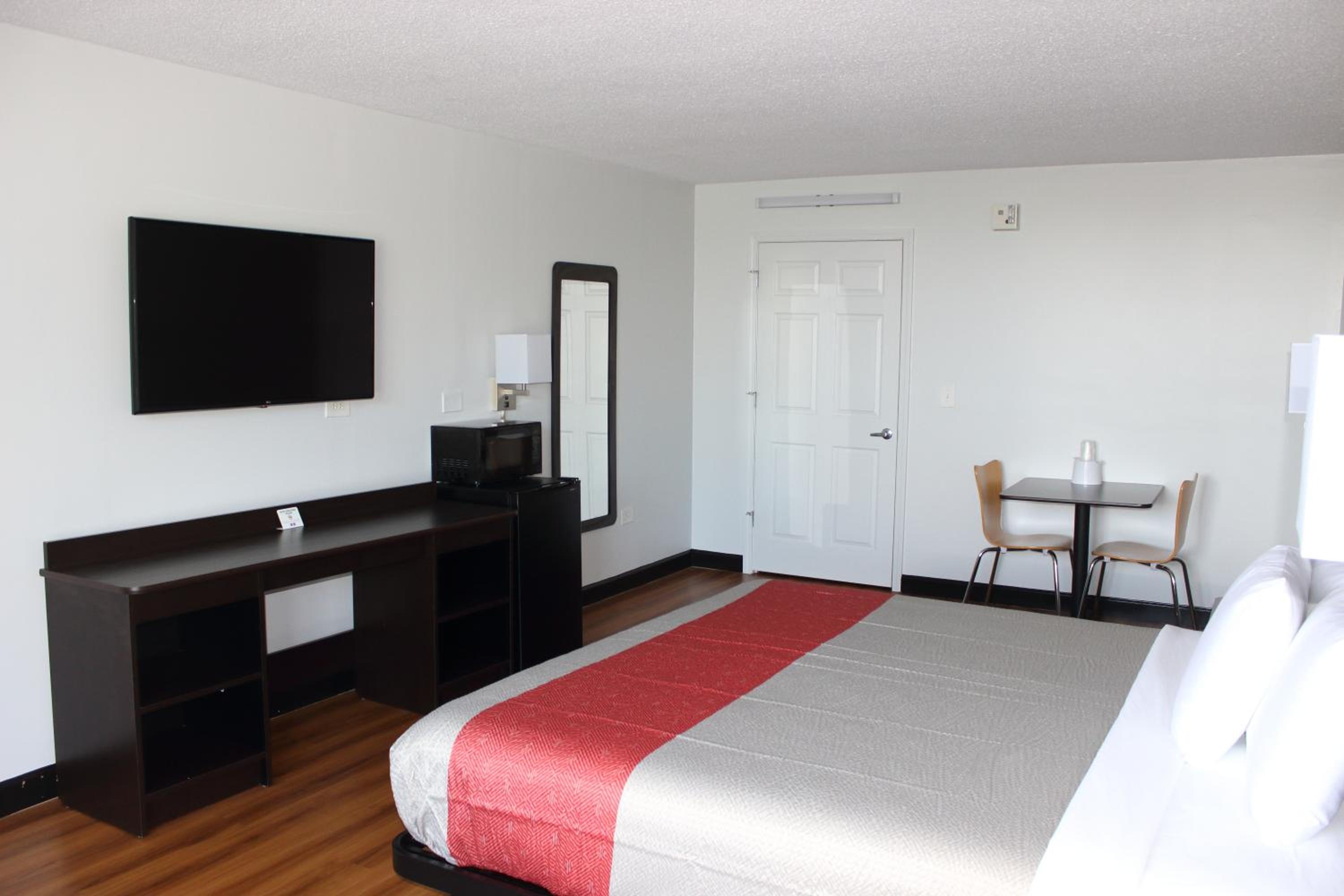 King Room - Disability Access - Non-Smoking - Photo 2