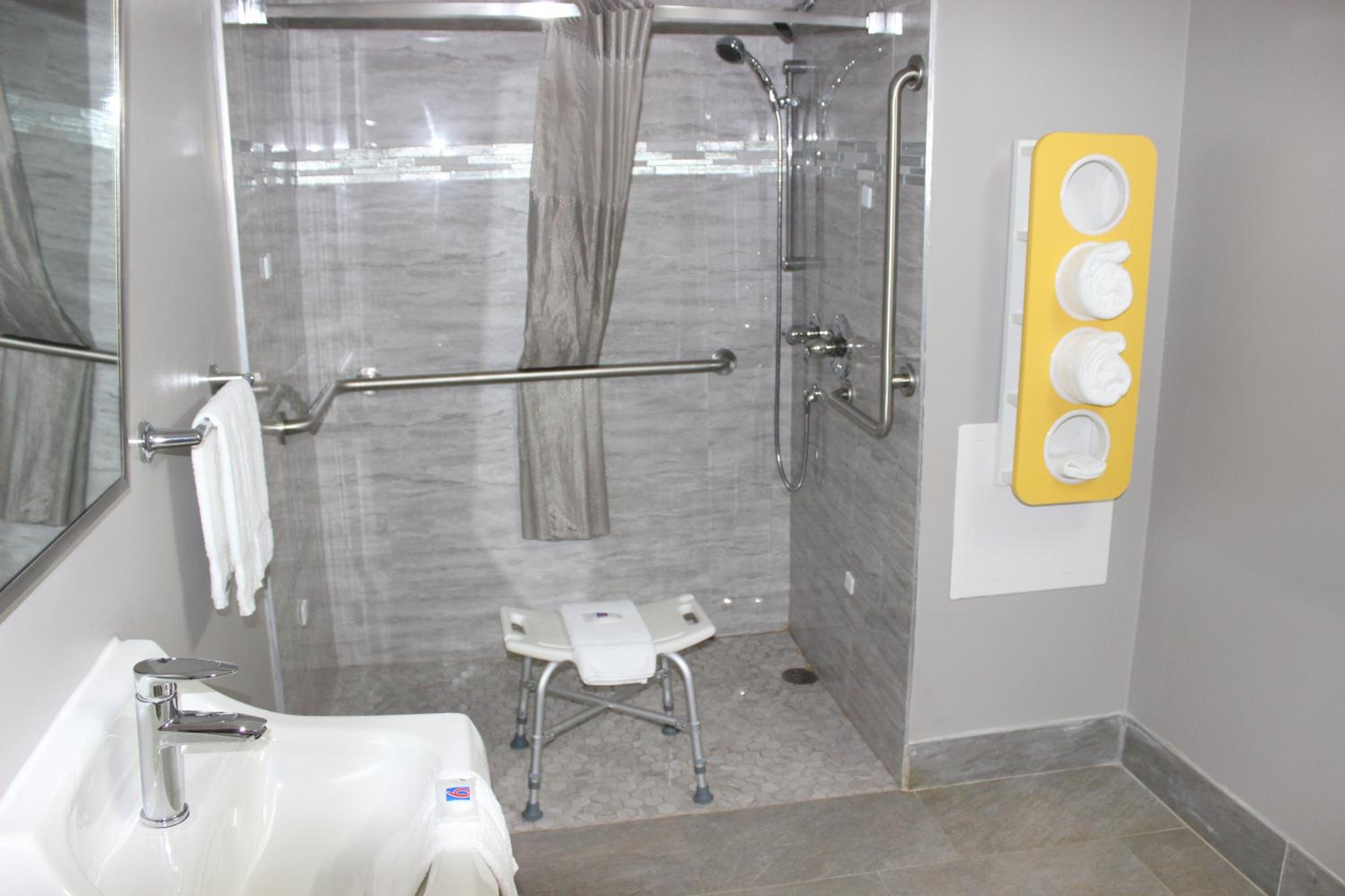King Room - Disability Access - Non-Smoking - Photo 4