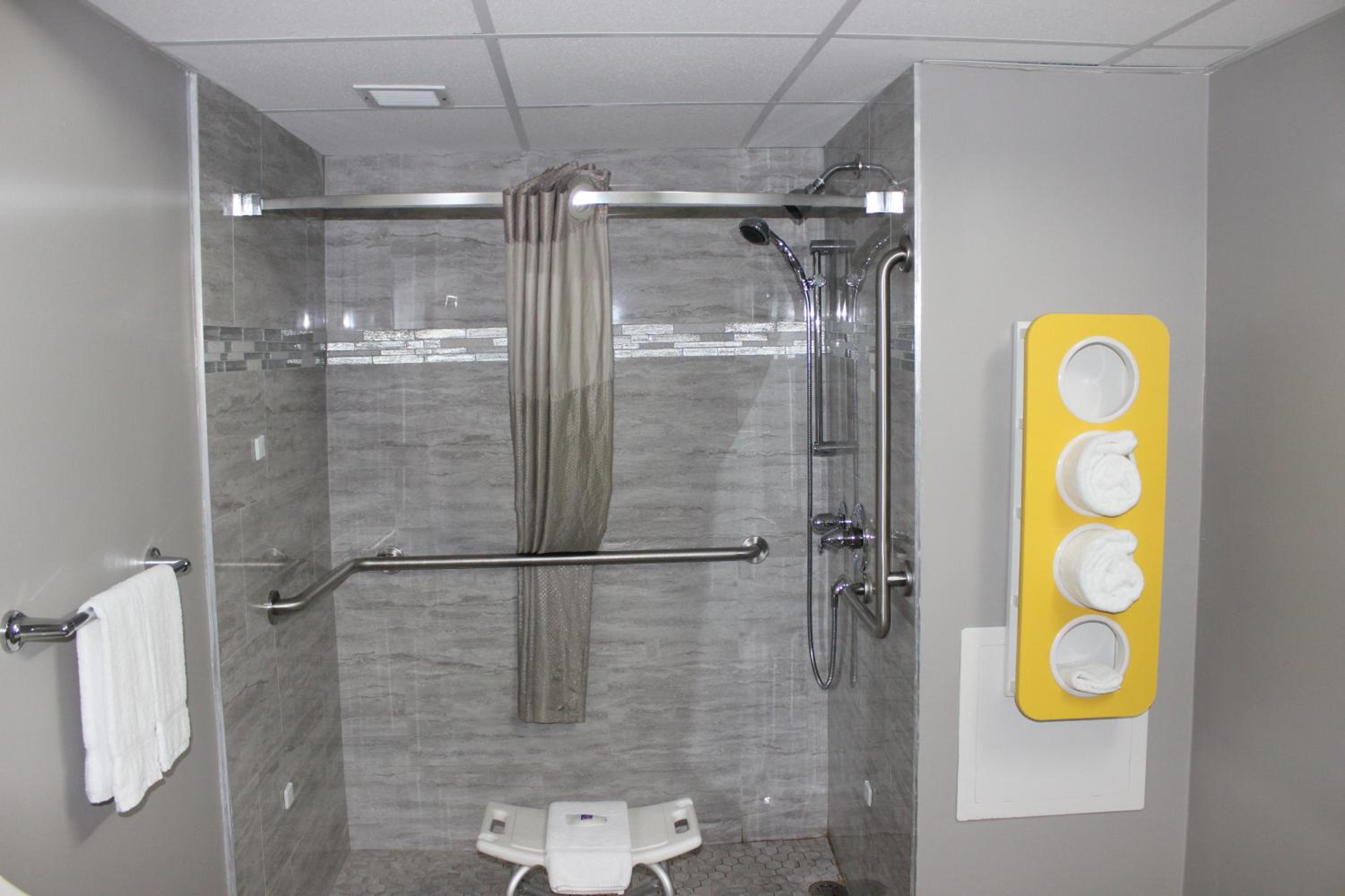 King Room - Disability Access - Non-Smoking - Photo 6
