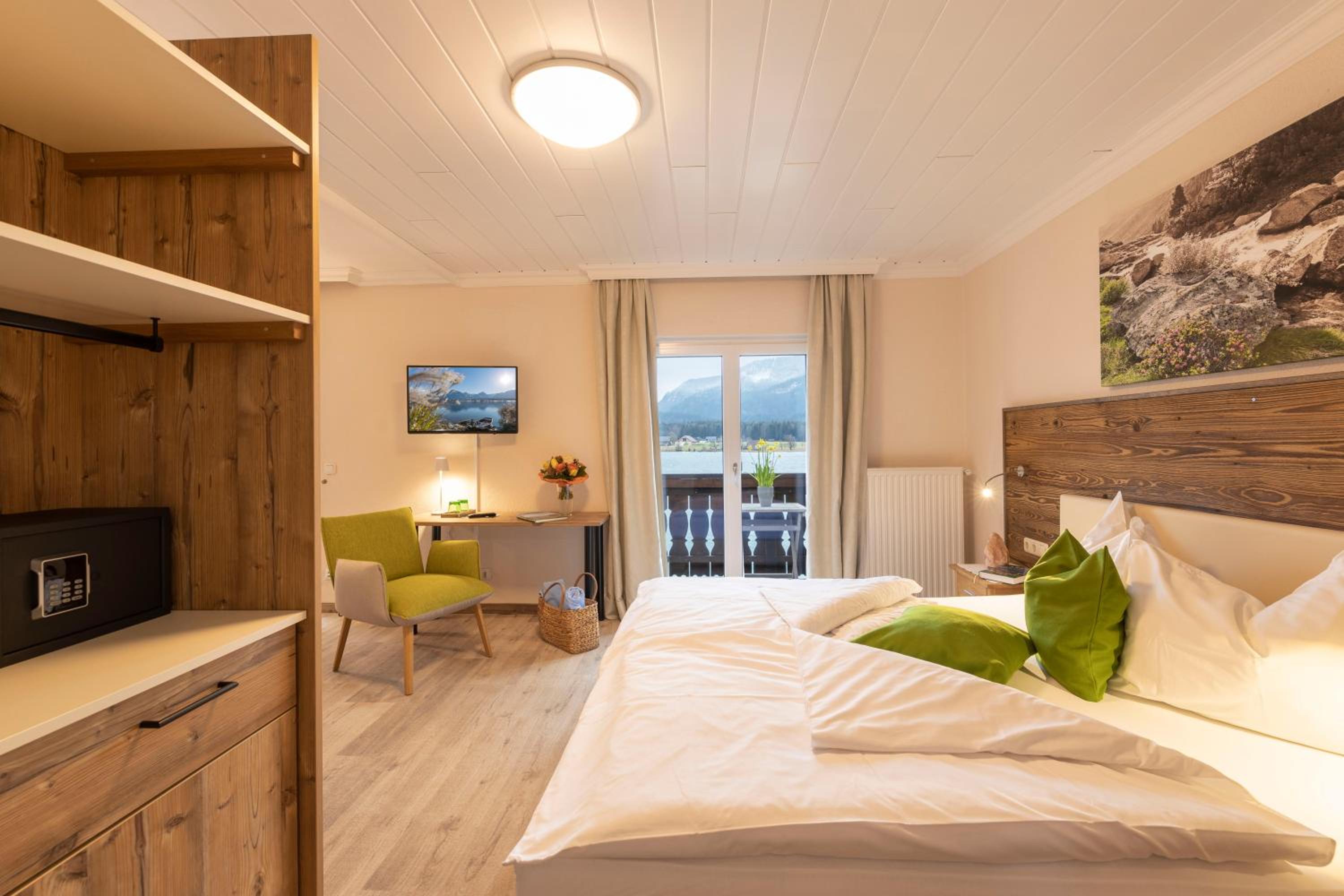 Comfort Double Room with Lake View photo 1